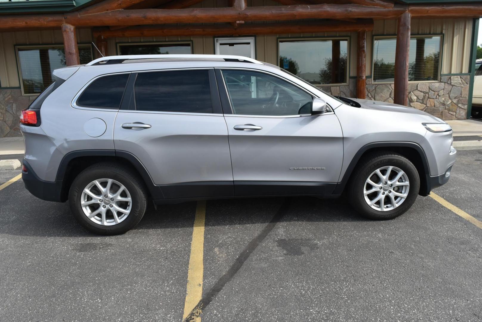 2018 Silver /Black Jeep Cherokee Latitude 4WD (1C4PJMCB6JD) with an 2.4L L4 DOHC 16V engine, 9-Speed Automatic transmission, located at 1600 E Hwy 44, Rapid City, SD, 57703, (605) 716-7878, 44.070232, -103.171410 - very nice one owner, great service, Latitude edition, - Photo#5