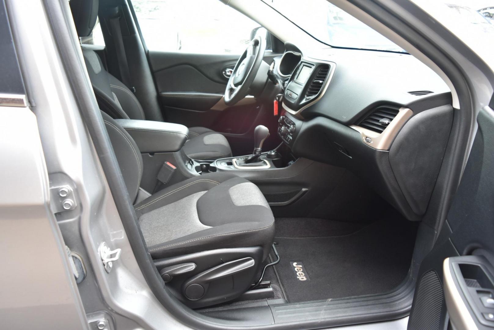 2018 Silver /Black Jeep Cherokee Latitude 4WD (1C4PJMCB6JD) with an 2.4L L4 DOHC 16V engine, 9-Speed Automatic transmission, located at 1600 E Hwy 44, Rapid City, SD, 57703, (605) 716-7878, 44.070232, -103.171410 - very nice one owner, great service, Latitude edition, - Photo#11