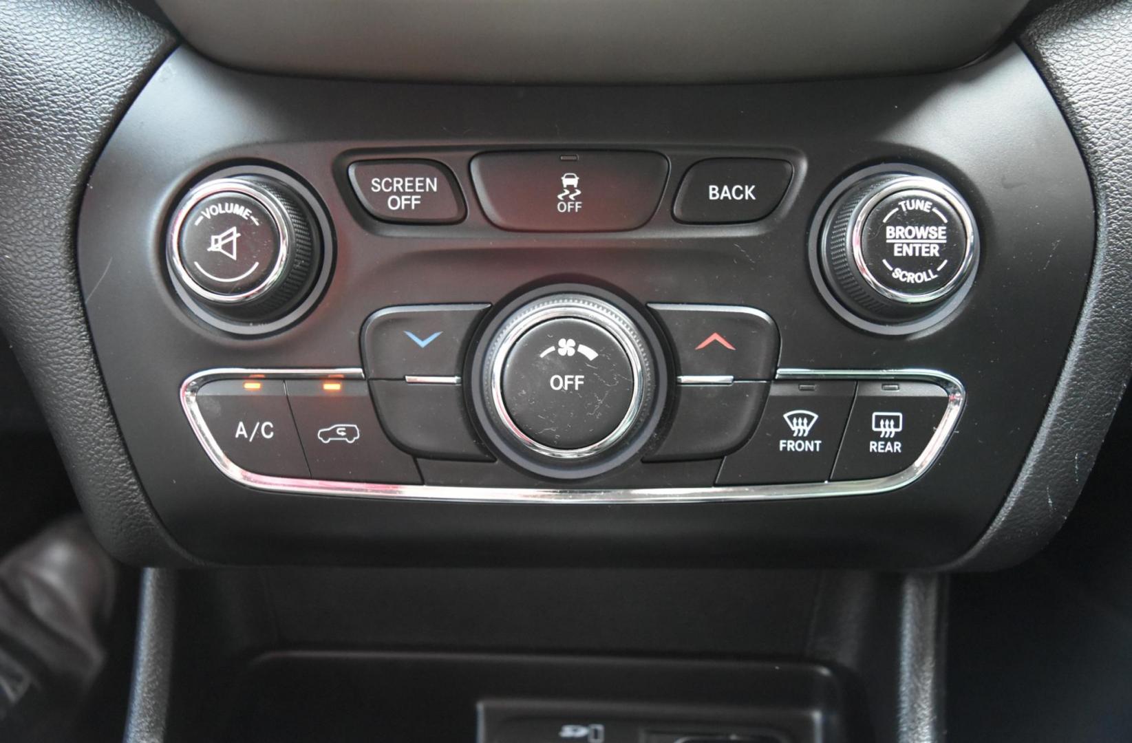 2018 Silver /Black Jeep Cherokee Latitude 4WD (1C4PJMCB6JD) with an 2.4L L4 DOHC 16V engine, 9-Speed Automatic transmission, located at 1600 E Hwy 44, Rapid City, SD, 57703, (605) 716-7878, 44.070232, -103.171410 - very nice one owner, great service, Latitude edition, - Photo#21