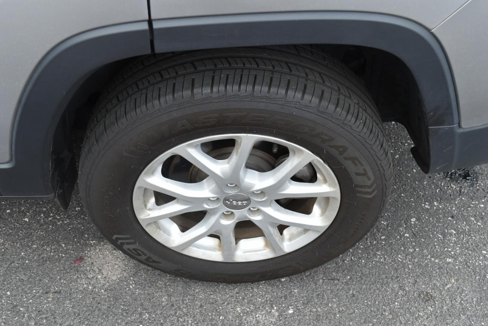 2018 Silver /Black Jeep Cherokee Latitude 4WD (1C4PJMCB6JD) with an 2.4L L4 DOHC 16V engine, 9-Speed Automatic transmission, located at 1600 E Hwy 44, Rapid City, SD, 57703, (605) 716-7878, 44.070232, -103.171410 - very nice one owner, great service, Latitude edition, - Photo#26