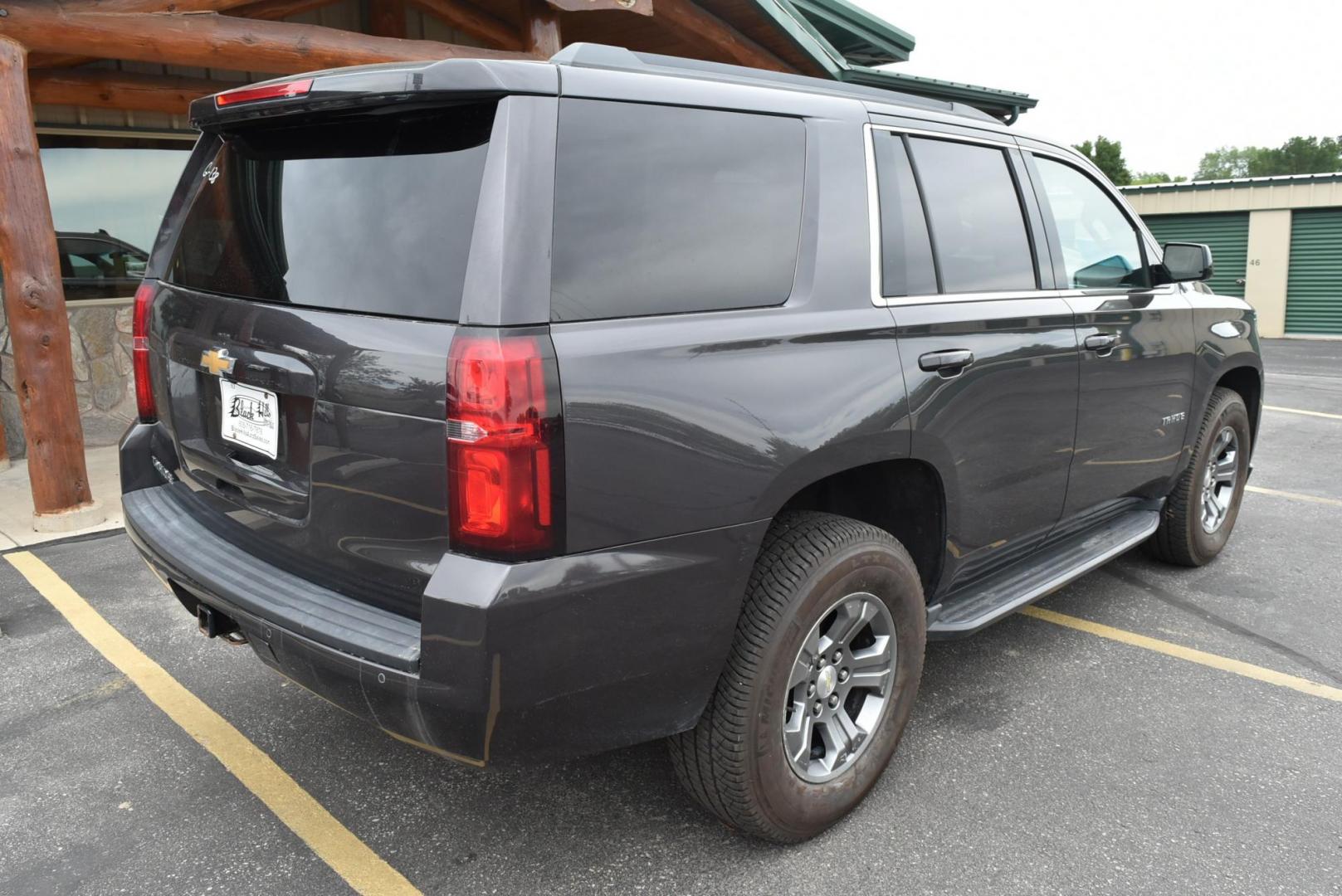 2018 Gray /Black Chevrolet Tahoe LS (1GNSKAECXJR) with an 5.3L V8 OHV 16V engine, 6-Speed Automatic transmission, located at 1600 E Hwy 44, Rapid City, SD, 57703, (605) 716-7878, 44.070232, -103.171410 - Photo#8