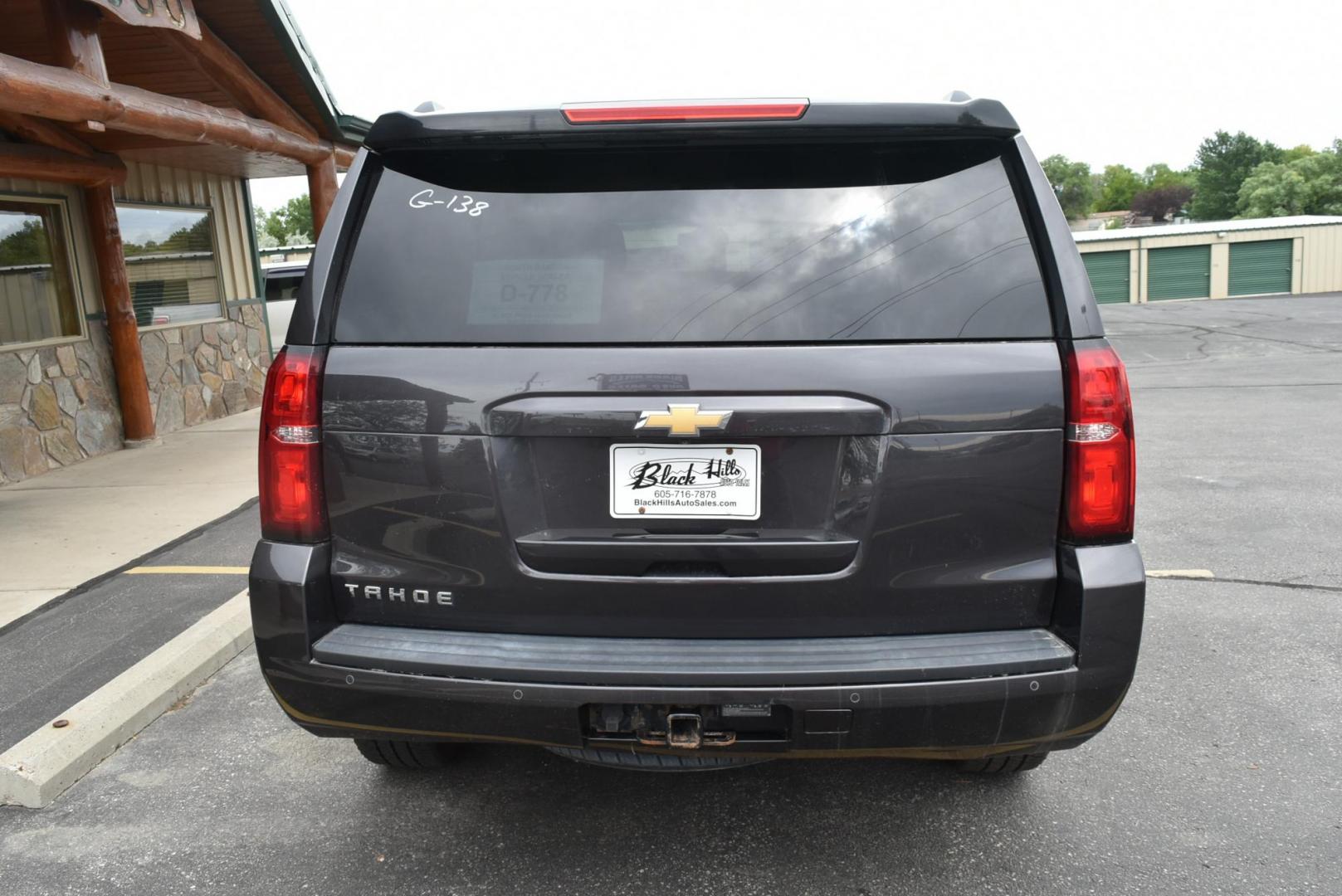 2018 Gray /Black Chevrolet Tahoe LS (1GNSKAECXJR) with an 5.3L V8 OHV 16V engine, 6-Speed Automatic transmission, located at 1600 E Hwy 44, Rapid City, SD, 57703, (605) 716-7878, 44.070232, -103.171410 - Photo#7