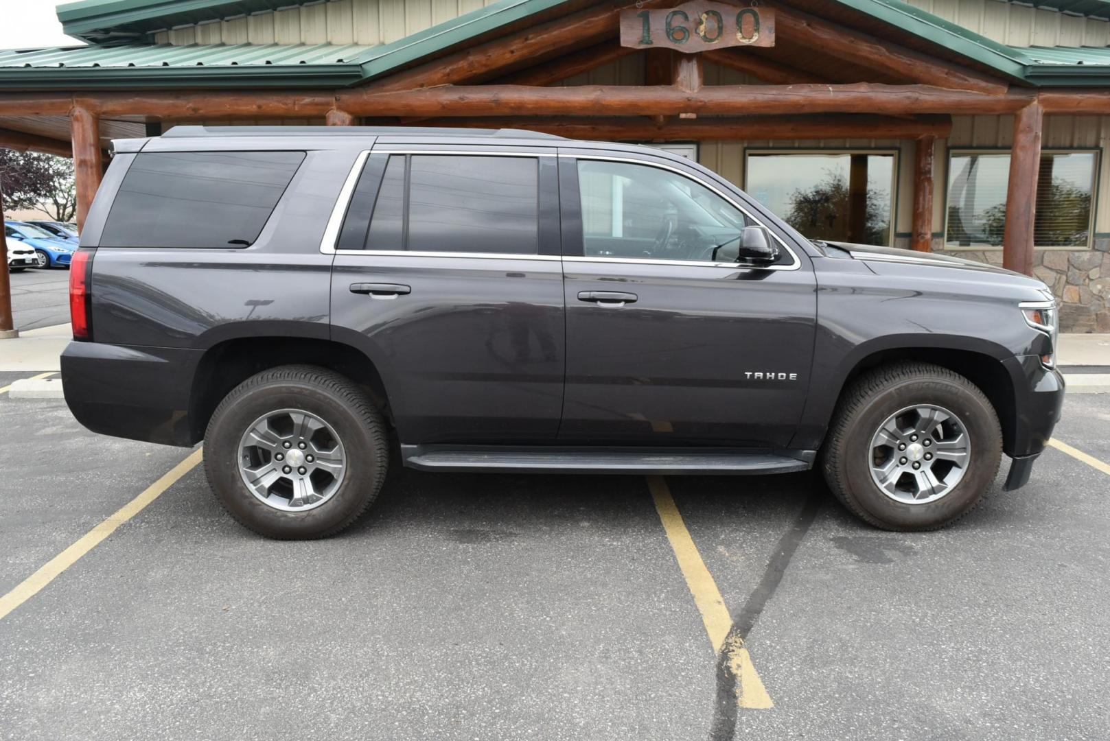 2018 Gray /Black Chevrolet Tahoe LS (1GNSKAECXJR) with an 5.3L V8 OHV 16V engine, 6-Speed Automatic transmission, located at 1600 E Hwy 44, Rapid City, SD, 57703, (605) 716-7878, 44.070232, -103.171410 - Photo#5