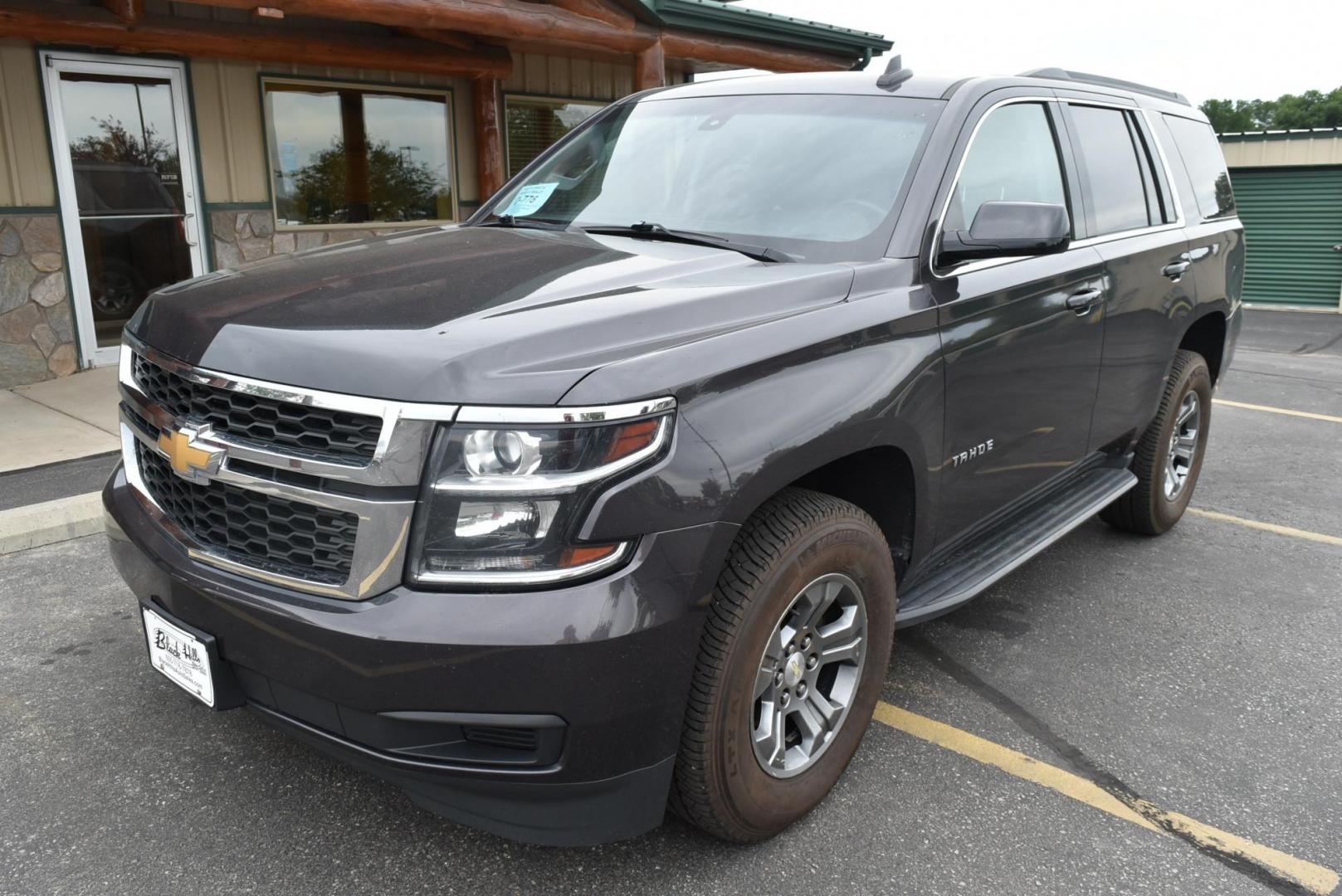 2018 Gray /Black Chevrolet Tahoe LS (1GNSKAECXJR) with an 5.3L V8 OHV 16V engine, 6-Speed Automatic transmission, located at 1600 E Hwy 44, Rapid City, SD, 57703, (605) 716-7878, 44.070232, -103.171410 - Photo#3