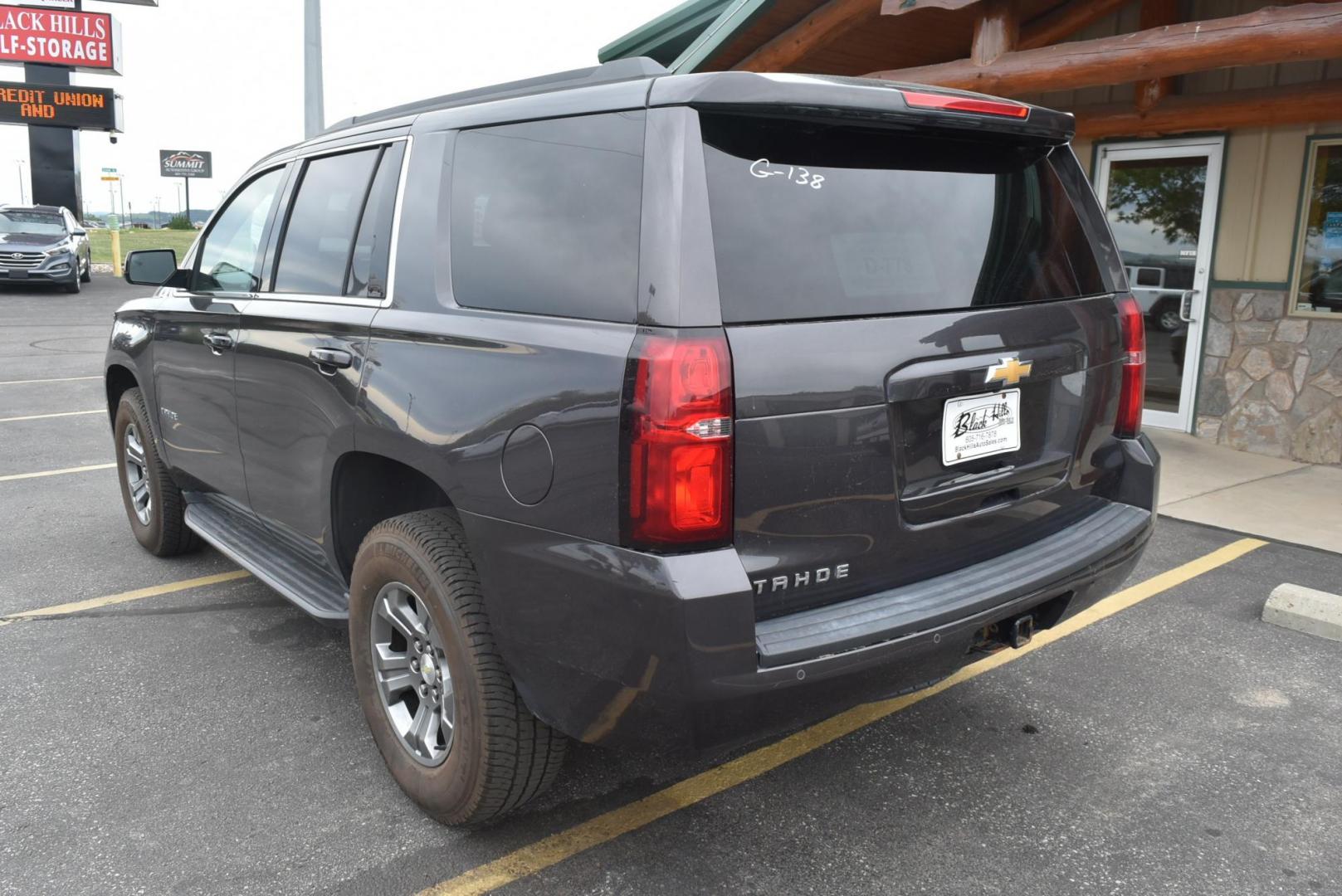 2018 Gray /Black Chevrolet Tahoe LS (1GNSKAECXJR) with an 5.3L V8 OHV 16V engine, 6-Speed Automatic transmission, located at 1600 E Hwy 44, Rapid City, SD, 57703, (605) 716-7878, 44.070232, -103.171410 - Photo#6