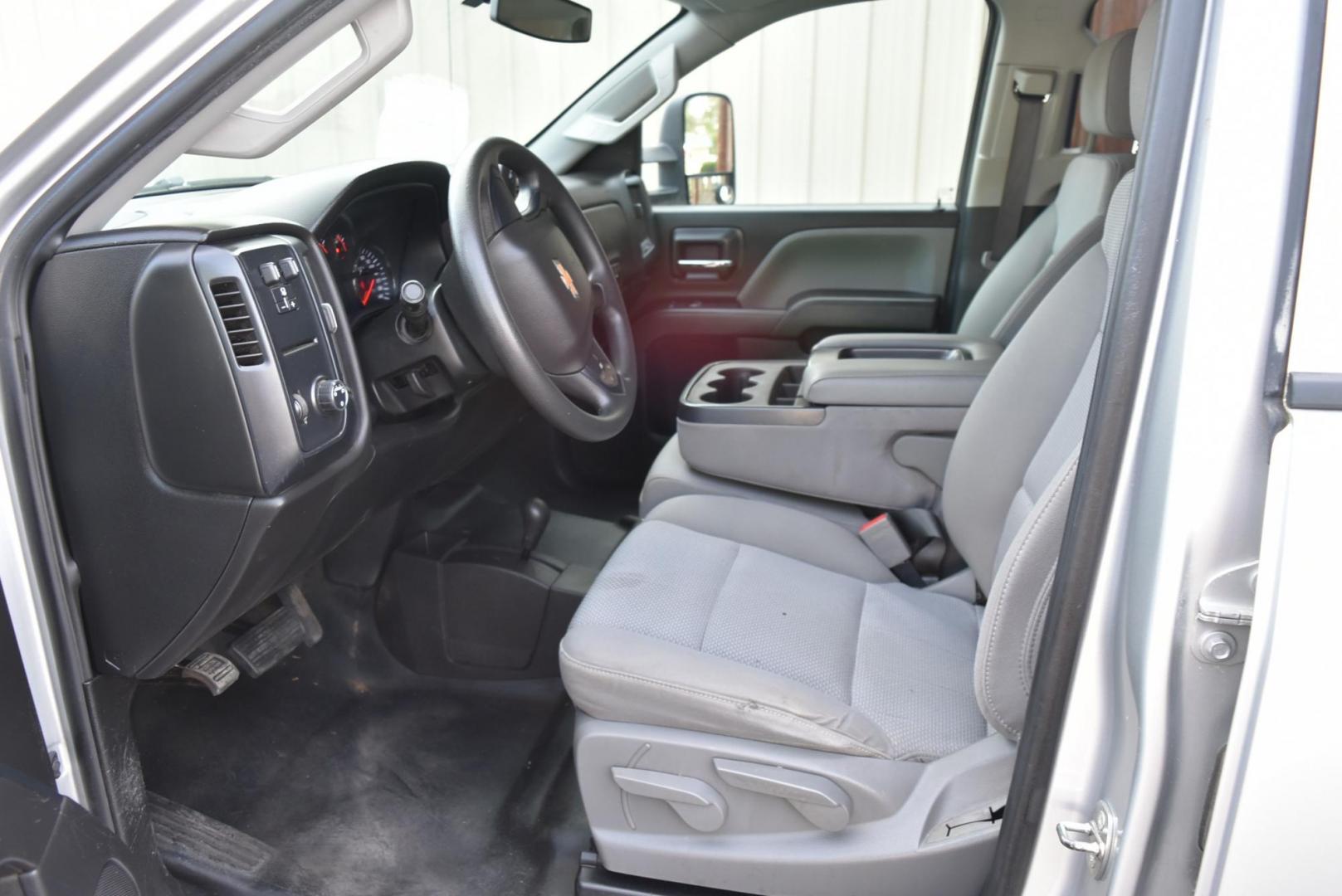 2019 Silver /gray Chevrolet Silverado 2500HD Work Truck Double Cab 4WD (2GC2KREG7K1) with an VORTEC 6.0L VARIABLE VALVE TIMING V8 SFI engine, 6-Speed Automatic, Heavy-Duty, Electronically Controlled transmission, located at 1600 E Hwy 44, Rapid City, SD, 57703, (605) 716-7878, 44.070232, -103.171410 - Photo#8