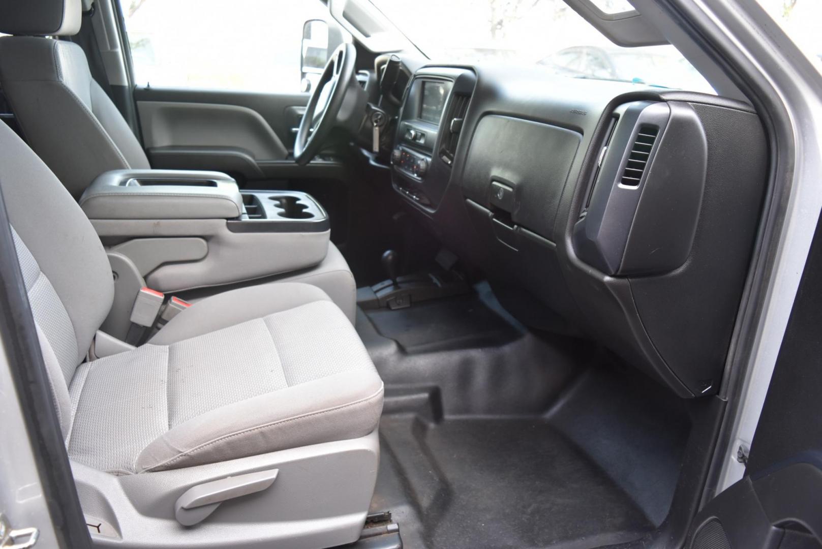 2019 Silver /gray Chevrolet Silverado 2500HD Work Truck Double Cab 4WD (2GC2KREG7K1) with an VORTEC 6.0L VARIABLE VALVE TIMING V8 SFI engine, 6-Speed Automatic, Heavy-Duty, Electronically Controlled transmission, located at 1600 E Hwy 44, Rapid City, SD, 57703, (605) 716-7878, 44.070232, -103.171410 - Photo#9