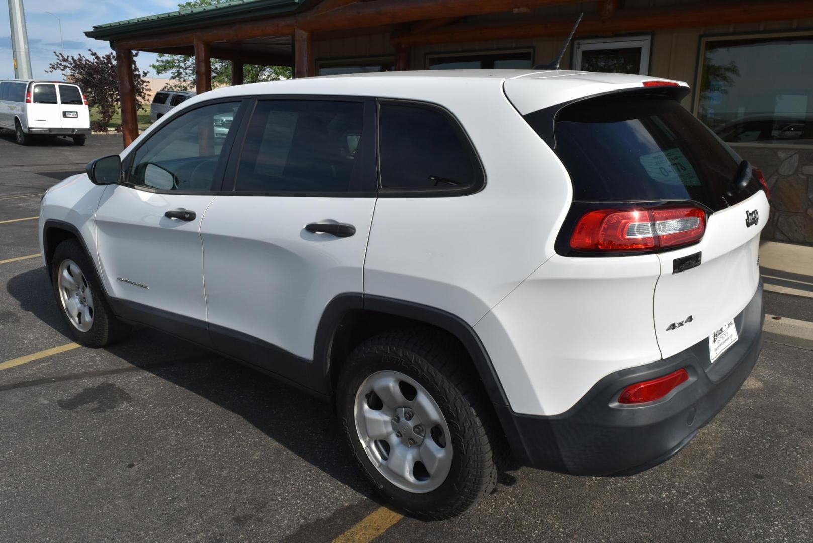 2016 White /Tan Jeep Cherokee Sport 4WD (1C4PJMAB2GW) with an 2.4L L4 DOHC 16V engine, 9-Speed Automatic transmission, located at 1600 E Hwy 44, Rapid City, SD, 57703, (605) 716-7878, 44.070232, -103.171410 - Photo#6
