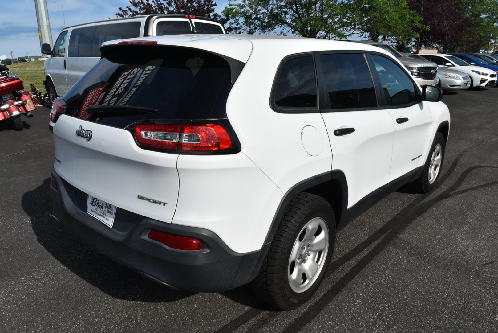 2016 White /Tan Jeep Cherokee Sport 4WD (1C4PJMAB2GW) with an 2.4L L4 DOHC 16V engine, 9-Speed Automatic transmission, located at 1600 E Hwy 44, Rapid City, SD, 57703, (605) 716-7878, 44.070232, -103.171410 - Photo#7