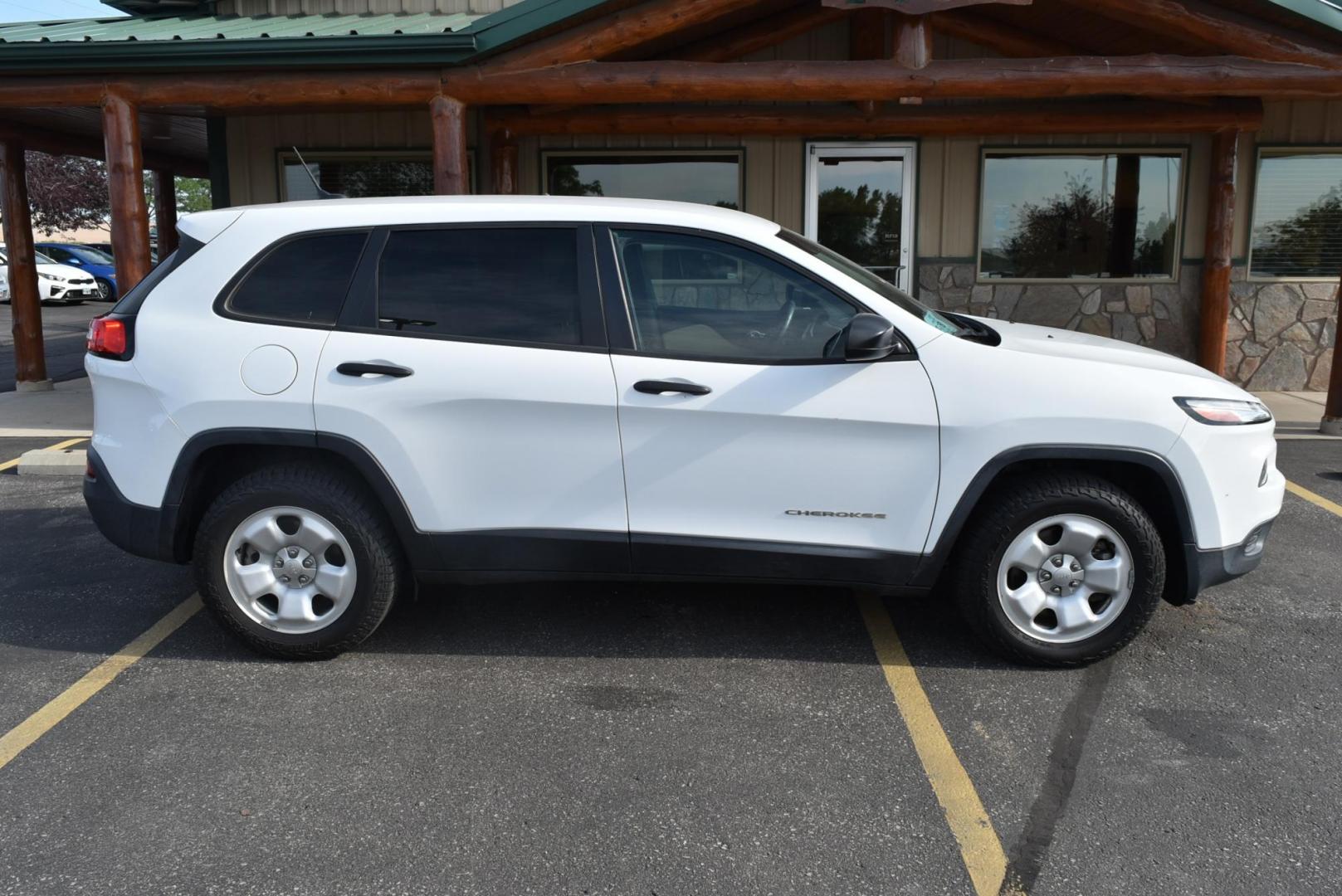 2016 White /Tan Jeep Cherokee Sport 4WD (1C4PJMAB2GW) with an 2.4L L4 DOHC 16V engine, 9-Speed Automatic transmission, located at 1600 E Hwy 44, Rapid City, SD, 57703, (605) 716-7878, 44.070232, -103.171410 - Photo#5