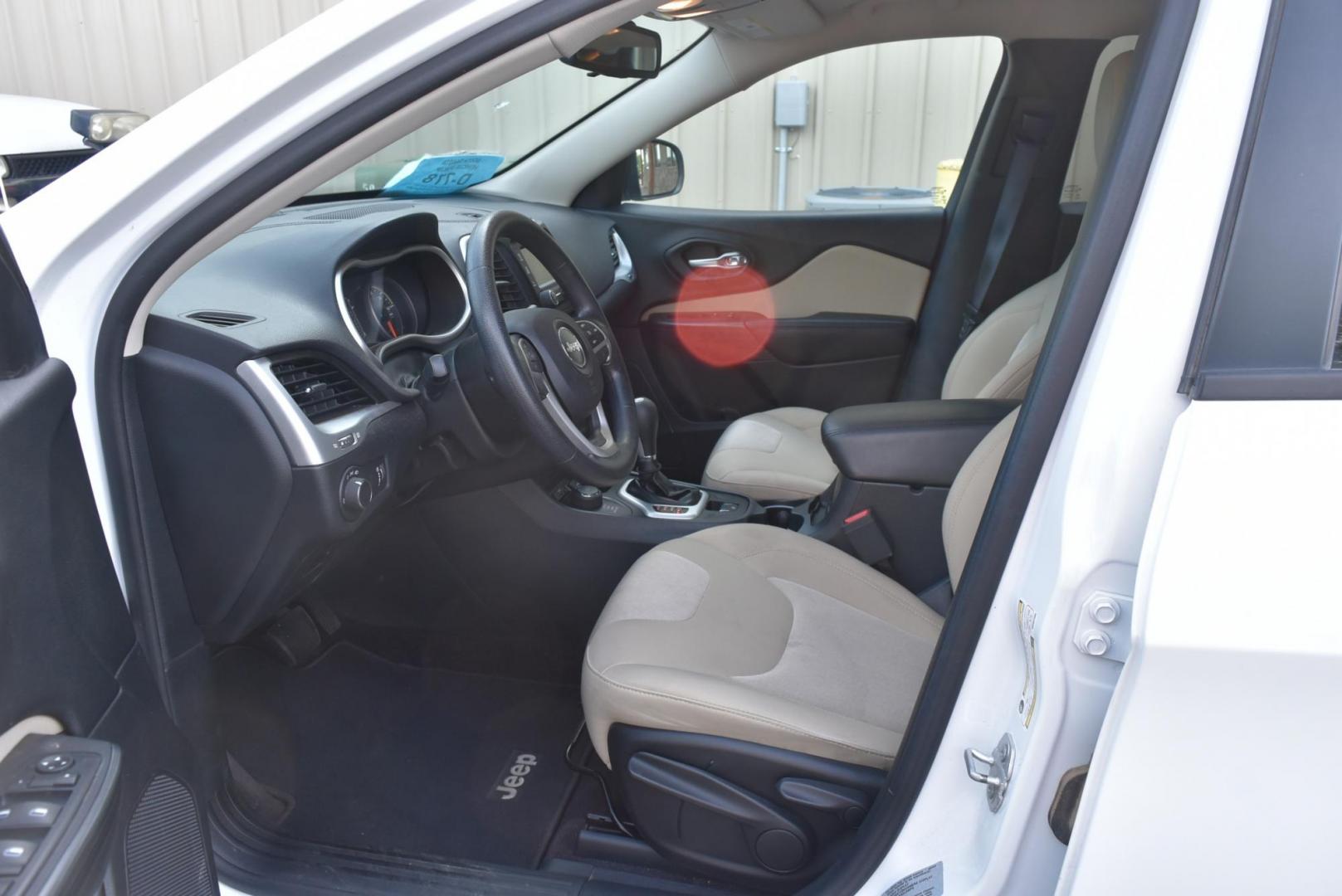2016 White /Tan Jeep Cherokee Sport 4WD (1C4PJMAB2GW) with an 2.4L L4 DOHC 16V engine, 9-Speed Automatic transmission, located at 1600 E Hwy 44, Rapid City, SD, 57703, (605) 716-7878, 44.070232, -103.171410 - Photo#9