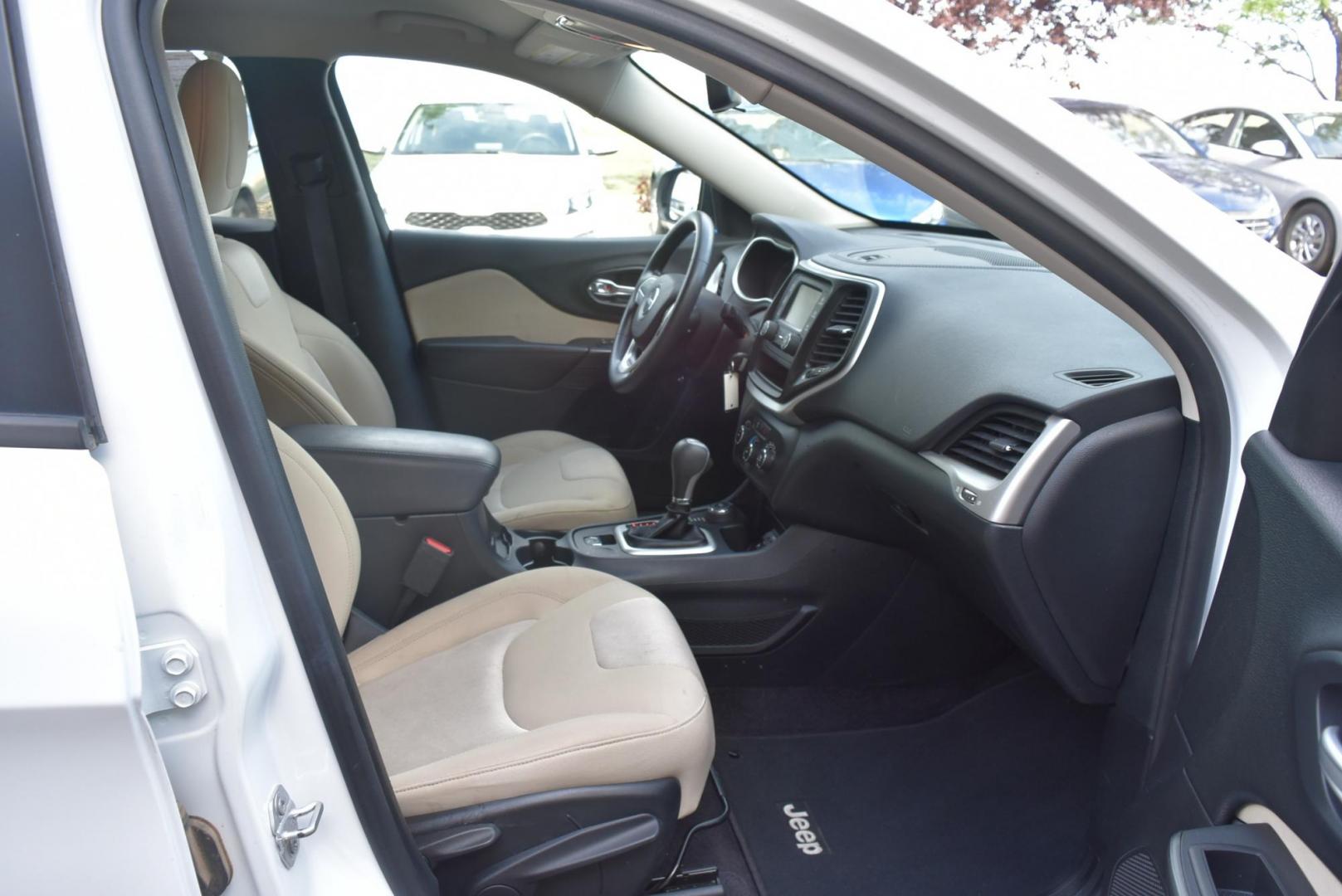 2016 White /Tan Jeep Cherokee Sport 4WD (1C4PJMAB2GW) with an 2.4L L4 DOHC 16V engine, 9-Speed Automatic transmission, located at 1600 E Hwy 44, Rapid City, SD, 57703, (605) 716-7878, 44.070232, -103.171410 - Photo#10