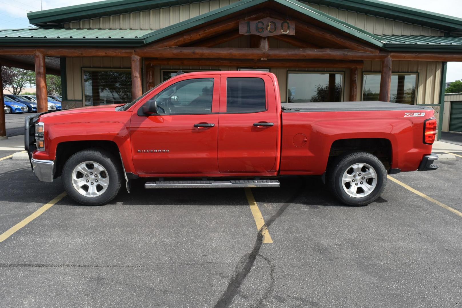 2014 Red /black Chevrolet Silverado 1500 1LT Double Cab 4WD (1GCVKREC1EZ) with an 5.3L V8 OHV 16V engine, 6-Speed Automatic transmission, located at 1600 E Hwy 44, Rapid City, SD, 57703, (605) 716-7878, 44.070232, -103.171410 - very nice local trade in, Double cab with 4 doors - Photo#4