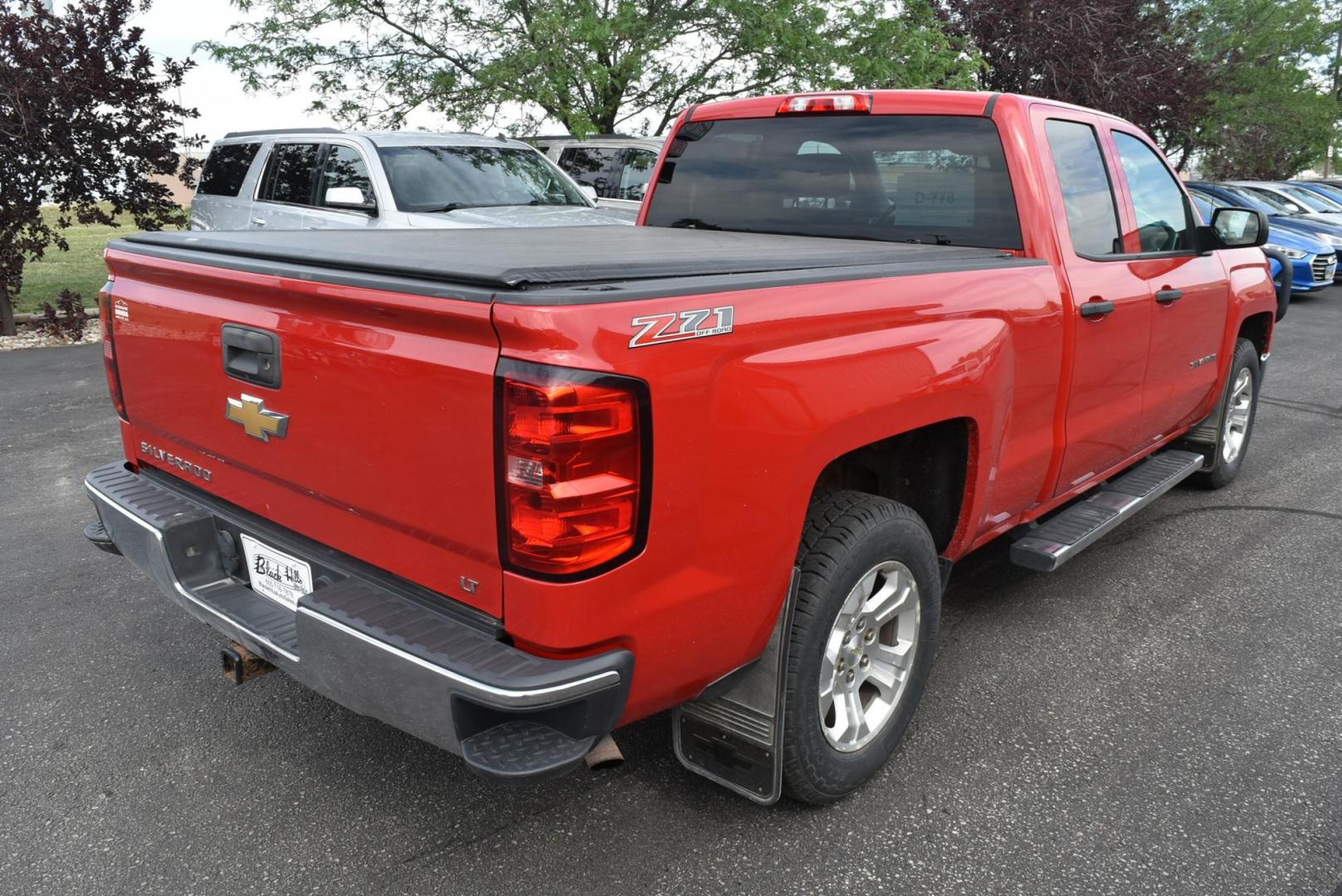 2014 Red /black Chevrolet Silverado 1500 1LT Double Cab 4WD (1GCVKREC1EZ) with an 5.3L V8 OHV 16V engine, 6-Speed Automatic transmission, located at 1600 E Hwy 44, Rapid City, SD, 57703, (605) 716-7878, 44.070232, -103.171410 - very nice local trade in, Double cab with 4 doors - Photo#8