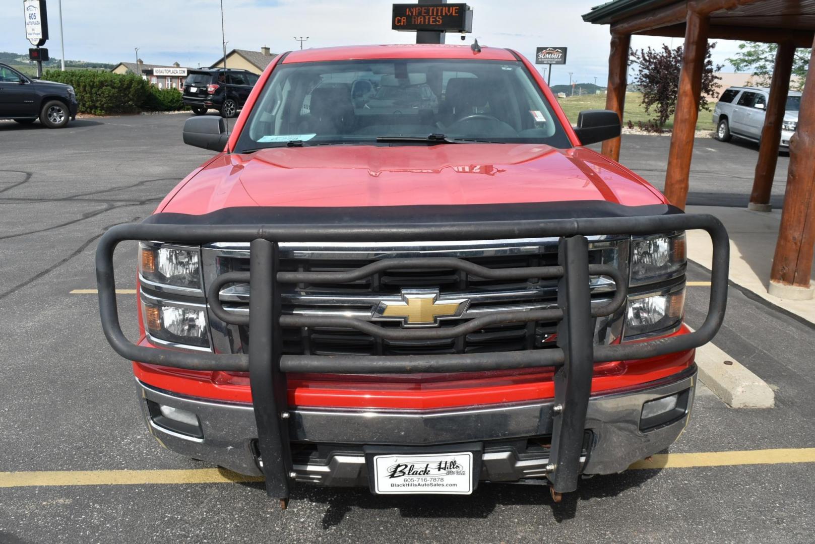 2014 Red /black Chevrolet Silverado 1500 1LT Double Cab 4WD (1GCVKREC1EZ) with an 5.3L V8 OHV 16V engine, 6-Speed Automatic transmission, located at 1600 E Hwy 44, Rapid City, SD, 57703, (605) 716-7878, 44.070232, -103.171410 - very nice local trade in, Double cab with 4 doors - Photo#2
