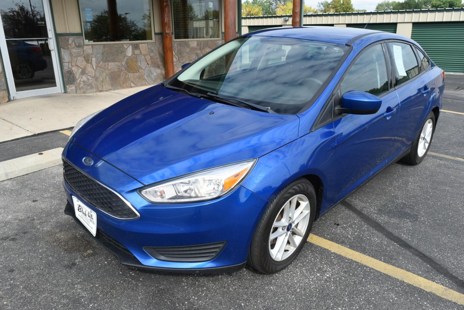 2018 Blue /Black Ford Focus SE (1FADP3F23JL) with an 2.0L L4 DOHC 16V engine, 6-Speed Automatic transmission, located at 1600 E Hwy 44, Rapid City, SD, 57703, (605) 716-7878, 44.070232, -103.171410 - Photo#3