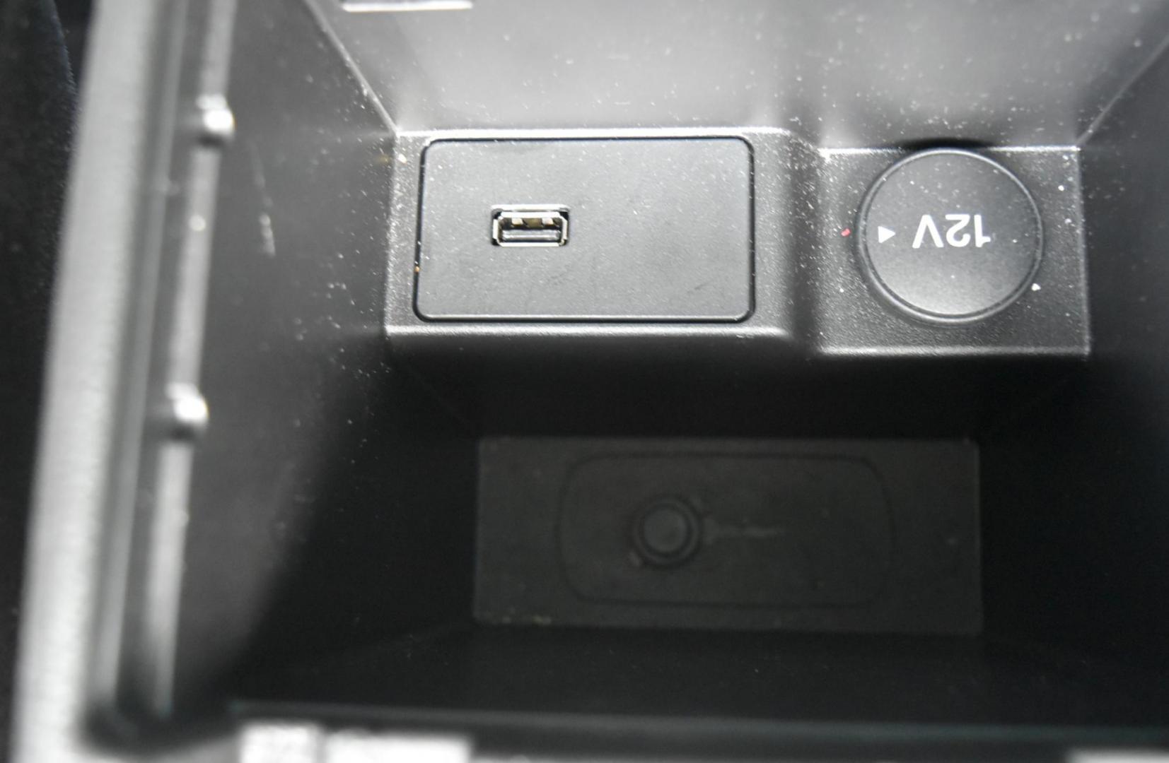 2018 Blue /Black Ford Focus SE (1FADP3F23JL) with an 2.0L L4 DOHC 16V engine, 6-Speed Automatic transmission, located at 1600 E Hwy 44, Rapid City, SD, 57703, (605) 716-7878, 44.070232, -103.171410 - Photo#22