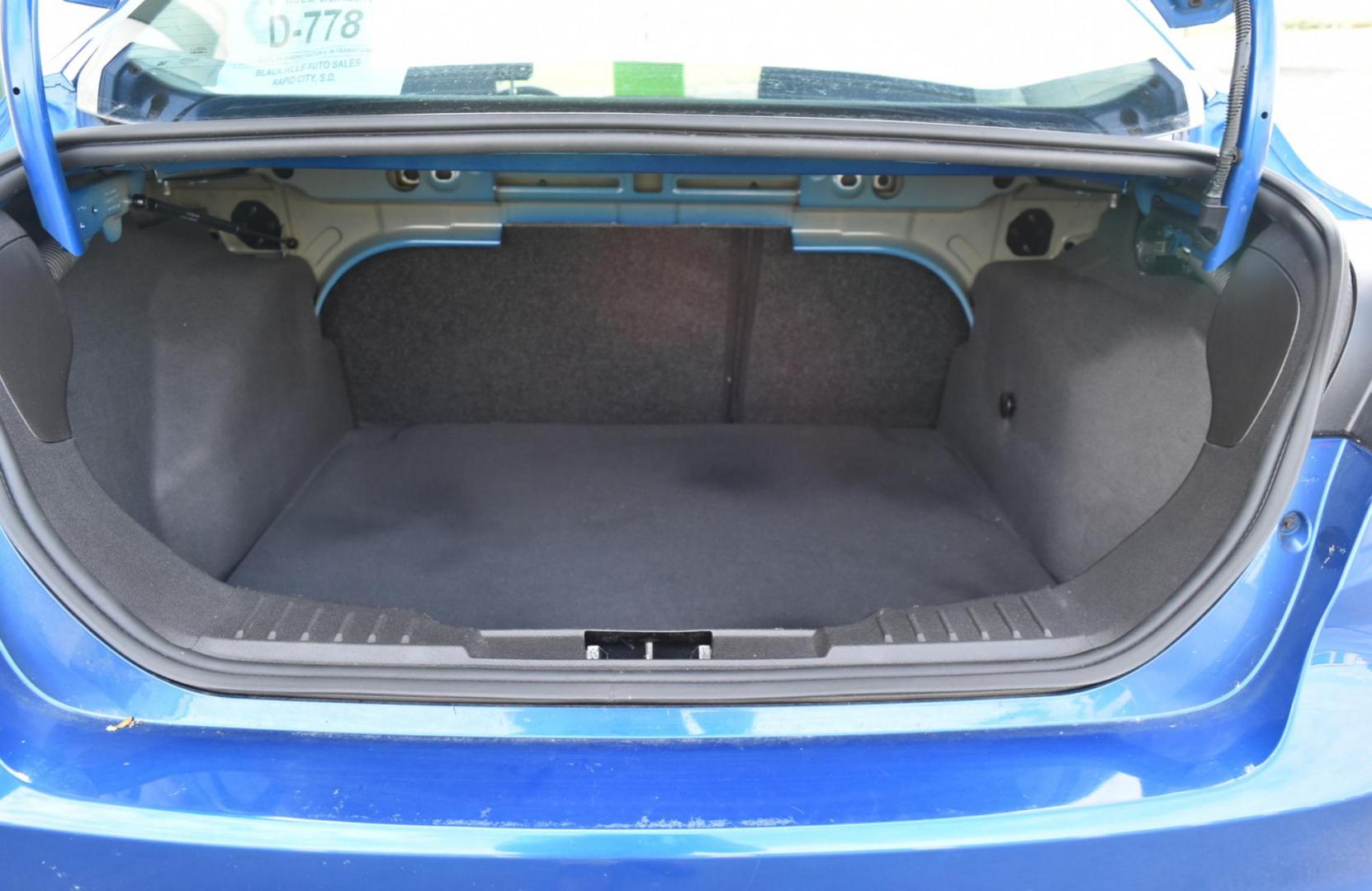 2018 Blue /Black Ford Focus SE (1FADP3F23JL) with an 2.0L L4 DOHC 16V engine, 6-Speed Automatic transmission, located at 1600 E Hwy 44, Rapid City, SD, 57703, (605) 716-7878, 44.070232, -103.171410 - Photo#23