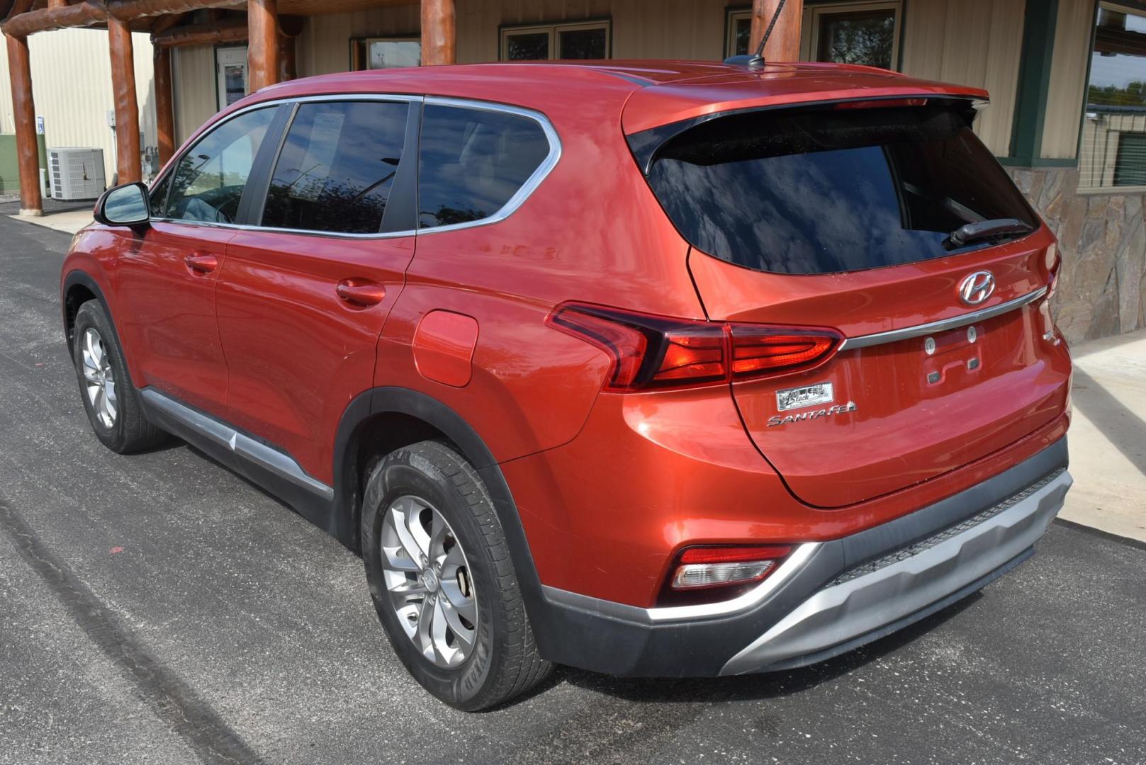 2020 Orange /Black Hyundai Santa Fe SE (5NMS2CAD7LH) with an 2.4L L4 DOHC 16V engine, 8-Speed Automatic w/ Overdrive transmission, located at 1600 E Hwy 44, Rapid City, SD, 57703, (605) 716-7878, 44.070232, -103.171410 - Photo#6