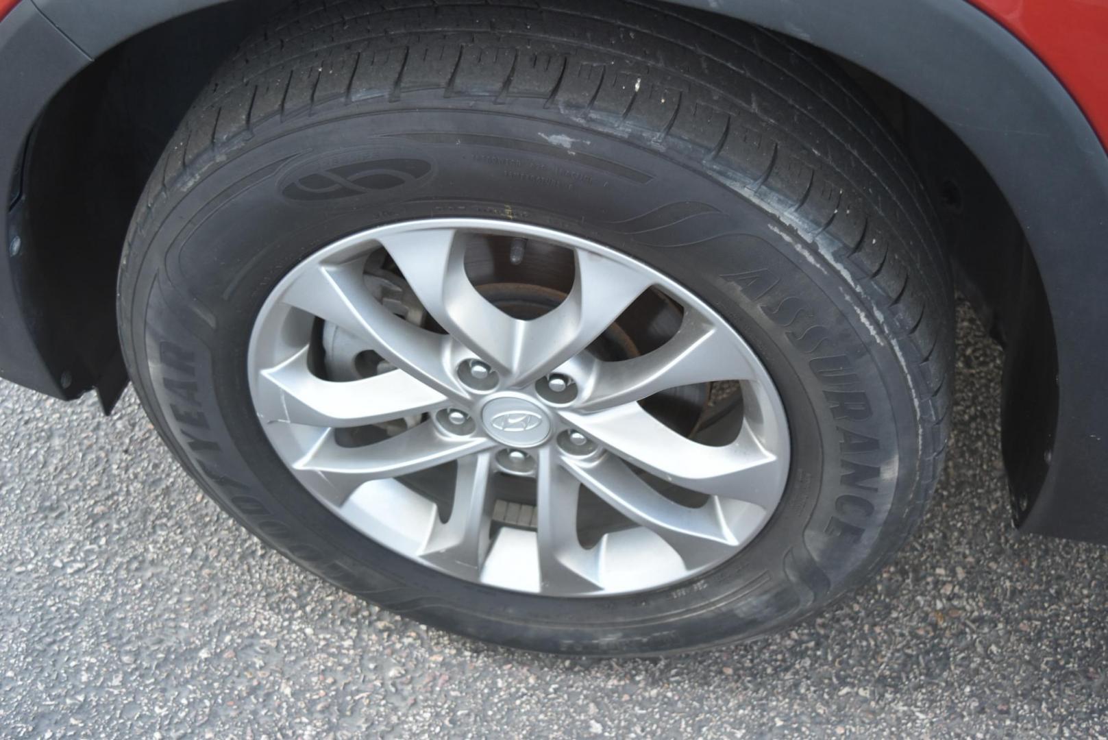 2020 Orange /Black Hyundai Santa Fe SE (5NMS2CAD7LH) with an 2.4L L4 DOHC 16V engine, 8-Speed Automatic w/ Overdrive transmission, located at 1600 E Hwy 44, Rapid City, SD, 57703, (605) 716-7878, 44.070232, -103.171410 - Photo#24