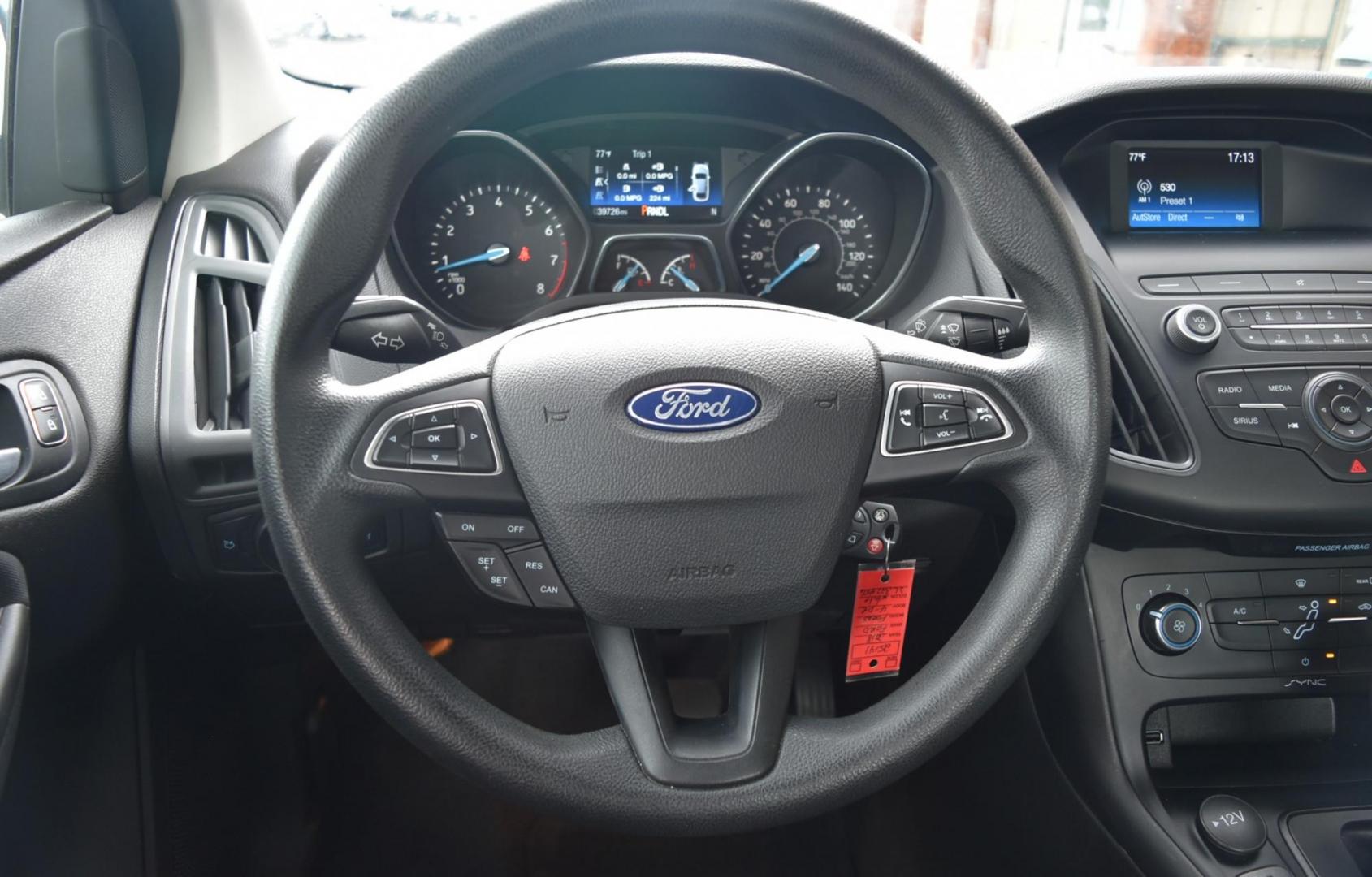 2018 Ford Focus SE - Photo 16