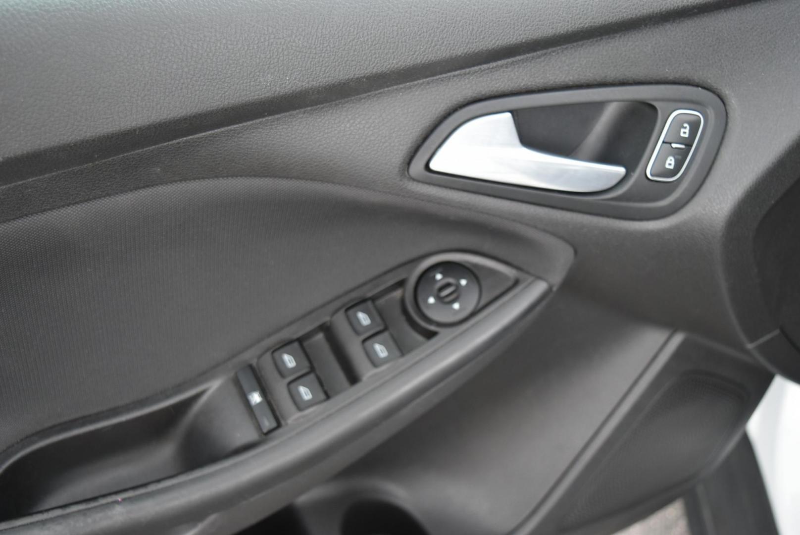 2018 Ford Focus SE - Photo 15