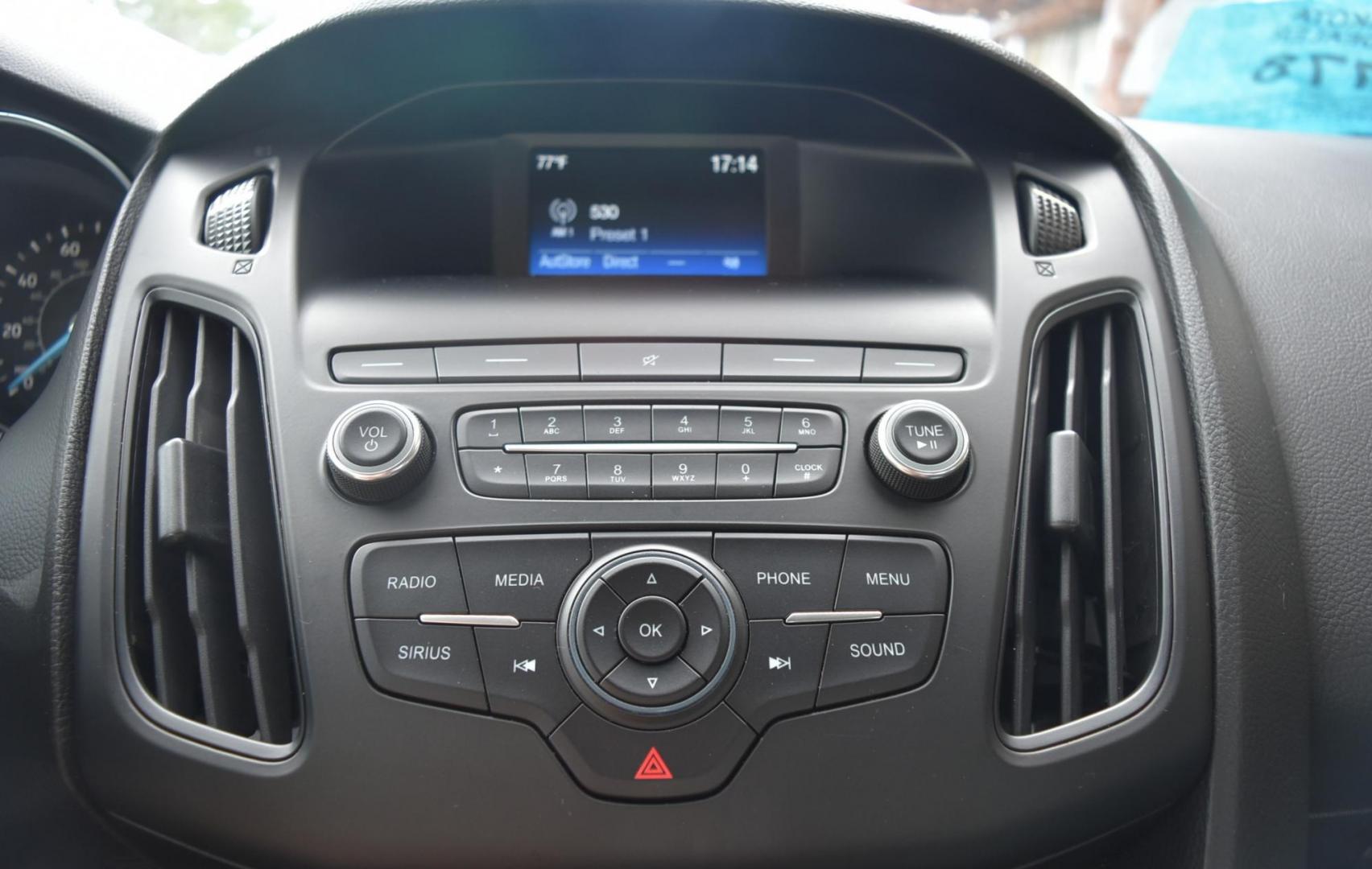 2018 Ford Focus SE - Photo 20