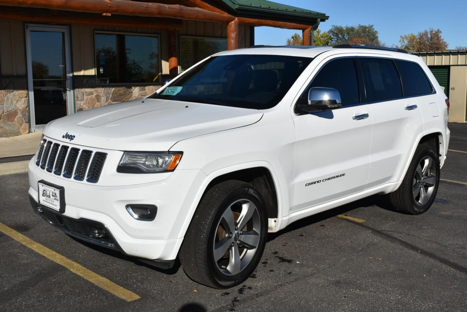 2015 White /Black Jeep Grand Cherokee Overland (1C4RJFCG8FC) with an 3.6L V6 DOHC 24V engine, 8-Speed Automatic transmission, located at 1600 E Hwy 44, Rapid City, SD, 57703, (605) 716-7878, 44.070232, -103.171410 - Photo#3