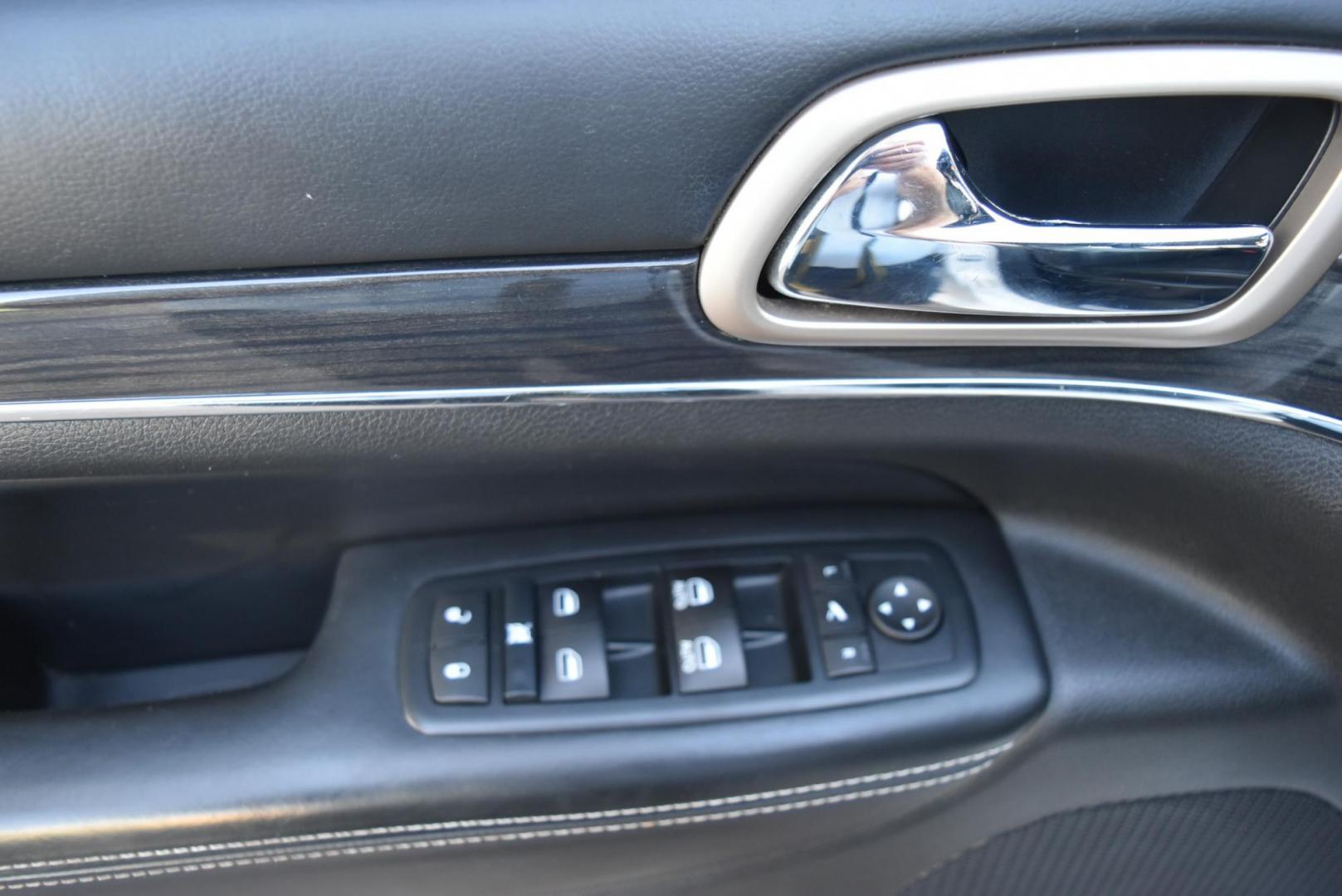 2015 White /Black Jeep Grand Cherokee Overland (1C4RJFCG8FC) with an 3.6L V6 DOHC 24V engine, 8-Speed Automatic transmission, located at 1600 E Hwy 44, Rapid City, SD, 57703, (605) 716-7878, 44.070232, -103.171410 - Photo#14