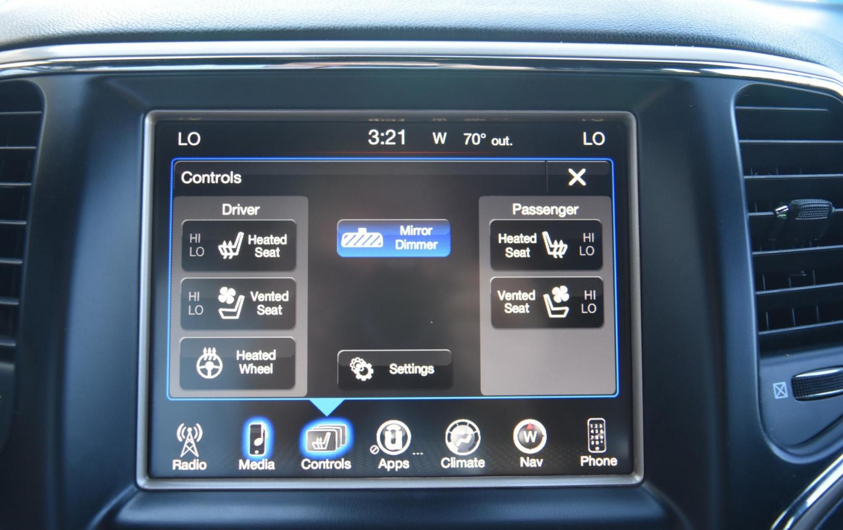 2015 White /Black Jeep Grand Cherokee Overland (1C4RJFCG8FC) with an 3.6L V6 DOHC 24V engine, 8-Speed Automatic transmission, located at 1600 E Hwy 44, Rapid City, SD, 57703, (605) 716-7878, 44.070232, -103.171410 - Photo#20