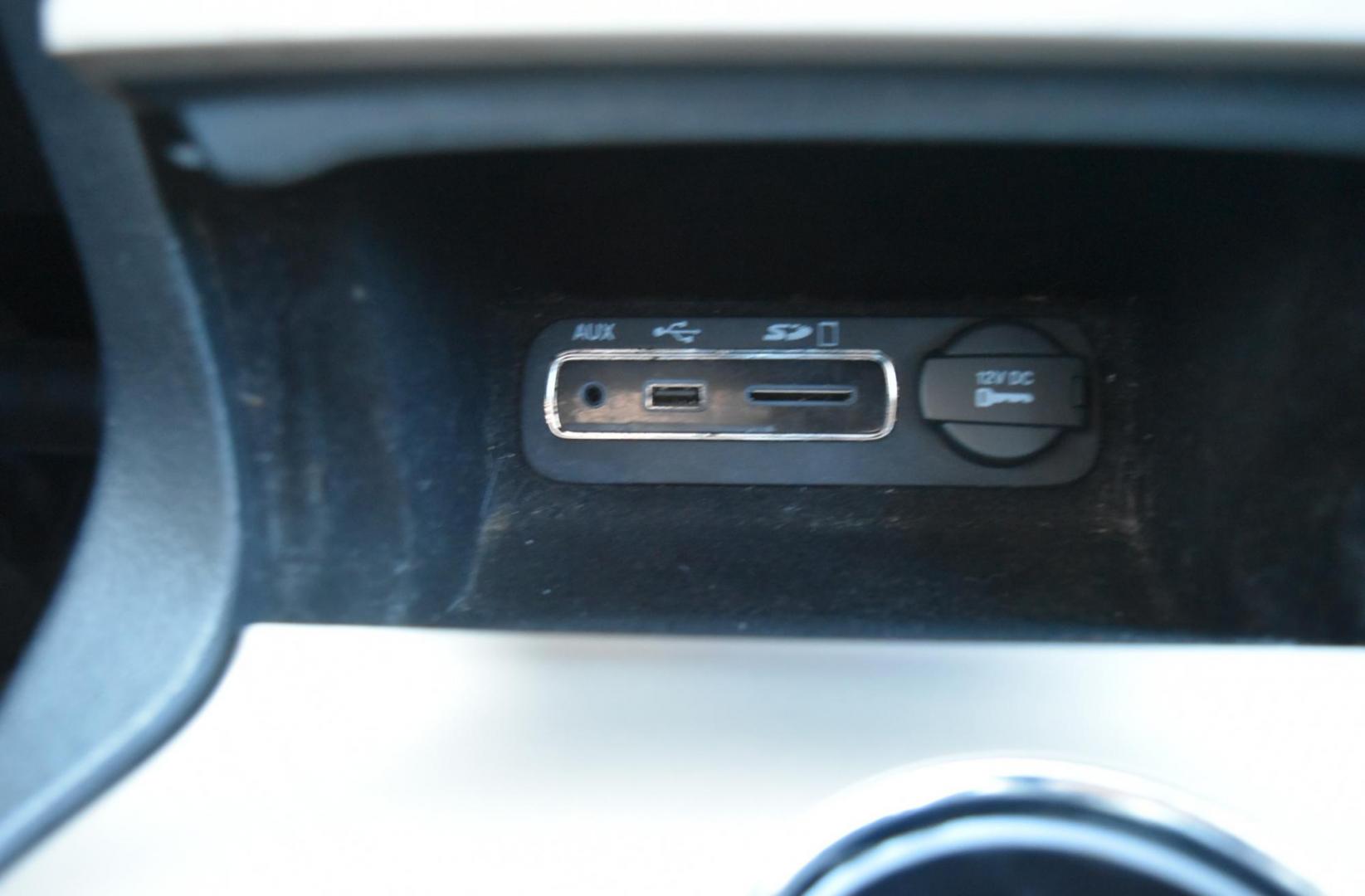 2015 White /Black Jeep Grand Cherokee Overland (1C4RJFCG8FC) with an 3.6L V6 DOHC 24V engine, 8-Speed Automatic transmission, located at 1600 E Hwy 44, Rapid City, SD, 57703, (605) 716-7878, 44.070232, -103.171410 - Photo#28