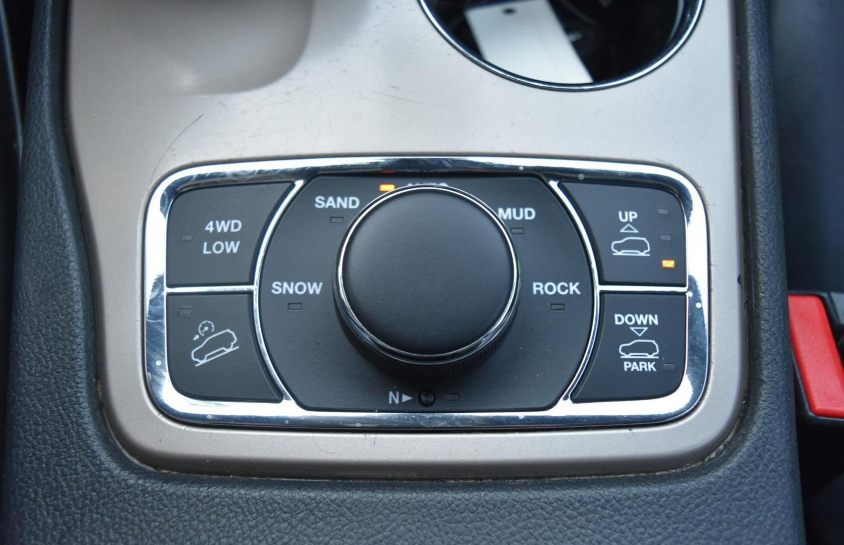 2015 White /Black Jeep Grand Cherokee Overland (1C4RJFCG8FC) with an 3.6L V6 DOHC 24V engine, 8-Speed Automatic transmission, located at 1600 E Hwy 44, Rapid City, SD, 57703, (605) 716-7878, 44.070232, -103.171410 - Photo#29