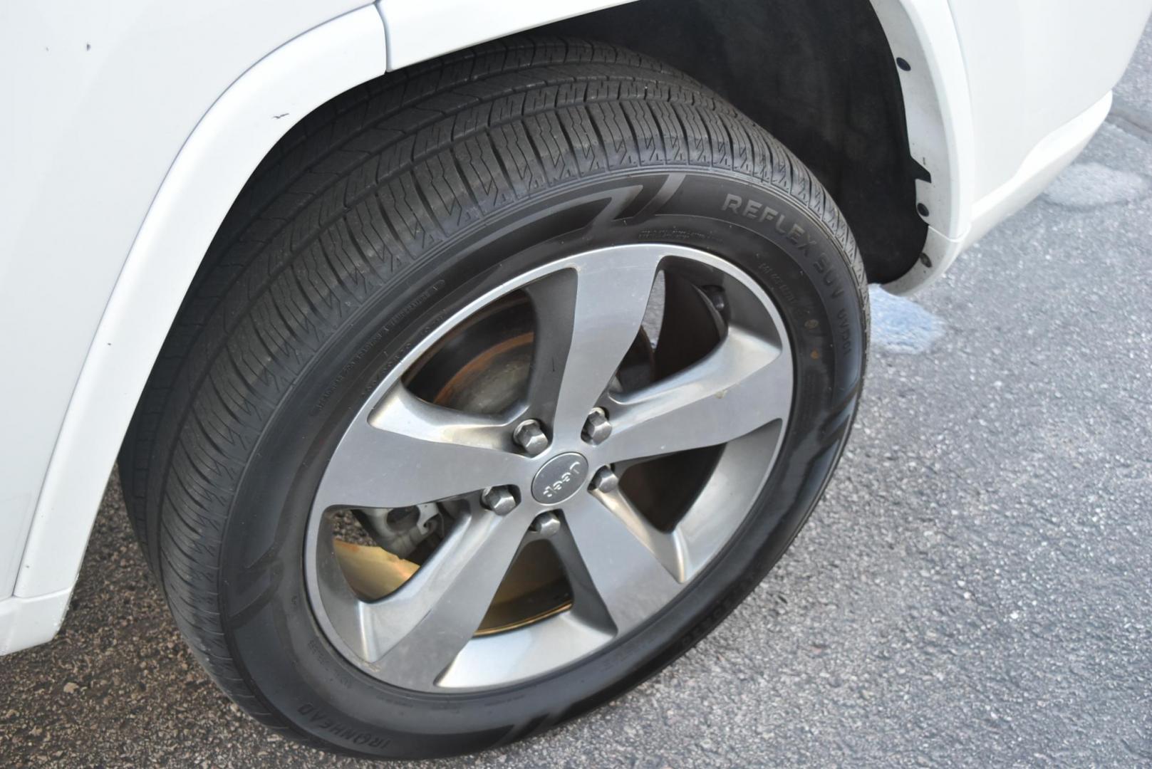 2015 White /Black Jeep Grand Cherokee Overland (1C4RJFCG8FC) with an 3.6L V6 DOHC 24V engine, 8-Speed Automatic transmission, located at 1600 E Hwy 44, Rapid City, SD, 57703, (605) 716-7878, 44.070232, -103.171410 - Photo#36