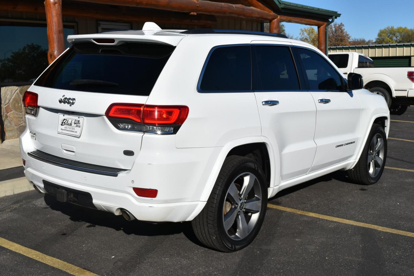 2015 White /Black Jeep Grand Cherokee Overland (1C4RJFCG8FC) with an 3.6L V6 DOHC 24V engine, 8-Speed Automatic transmission, located at 1600 E Hwy 44, Rapid City, SD, 57703, (605) 716-7878, 44.070232, -103.171410 - Photo#8