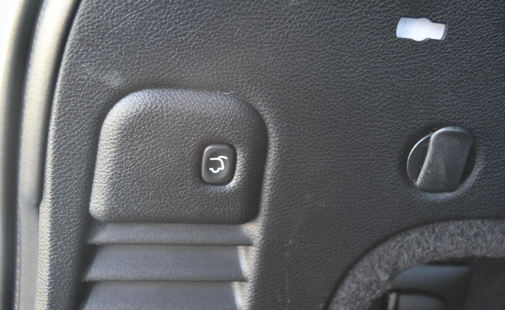 2015 White /Black Jeep Grand Cherokee Overland (1C4RJFCG8FC) with an 3.6L V6 DOHC 24V engine, 8-Speed Automatic transmission, located at 1600 E Hwy 44, Rapid City, SD, 57703, (605) 716-7878, 44.070232, -103.171410 - Photo#34