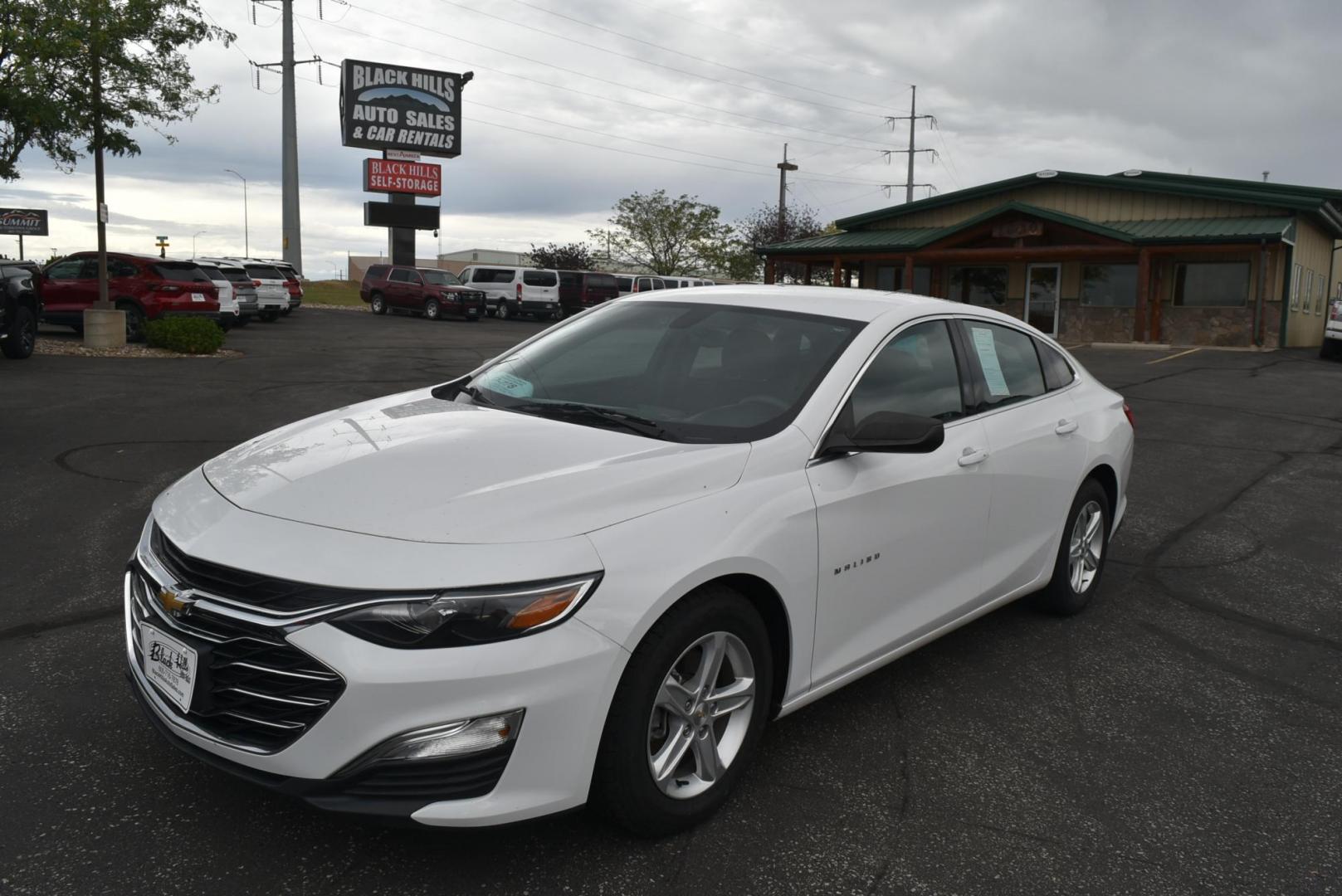 2020 White /Black Chevrolet Malibu 1FL (1G1ZC5ST8LF) with an 1.5L L4 DOHC 16V engine, 6-Speed Automatic transmission, located at 1600 E Hwy 44, Rapid City, SD, 57703, (605) 716-7878, 44.070232, -103.171410 - Photo#0