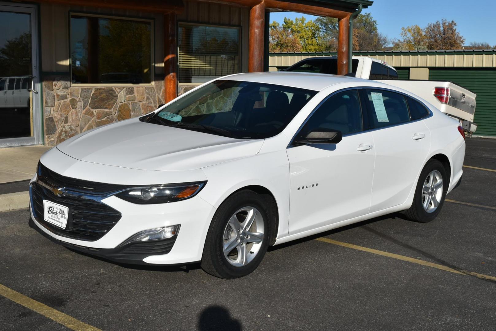 2020 White /Black Chevrolet Malibu 1FL (1G1ZC5ST8LF) with an 1.5L L4 DOHC 16V engine, 6-Speed Automatic transmission, located at 1600 E Hwy 44, Rapid City, SD, 57703, (605) 716-7878, 44.070232, -103.171410 - Photo#3