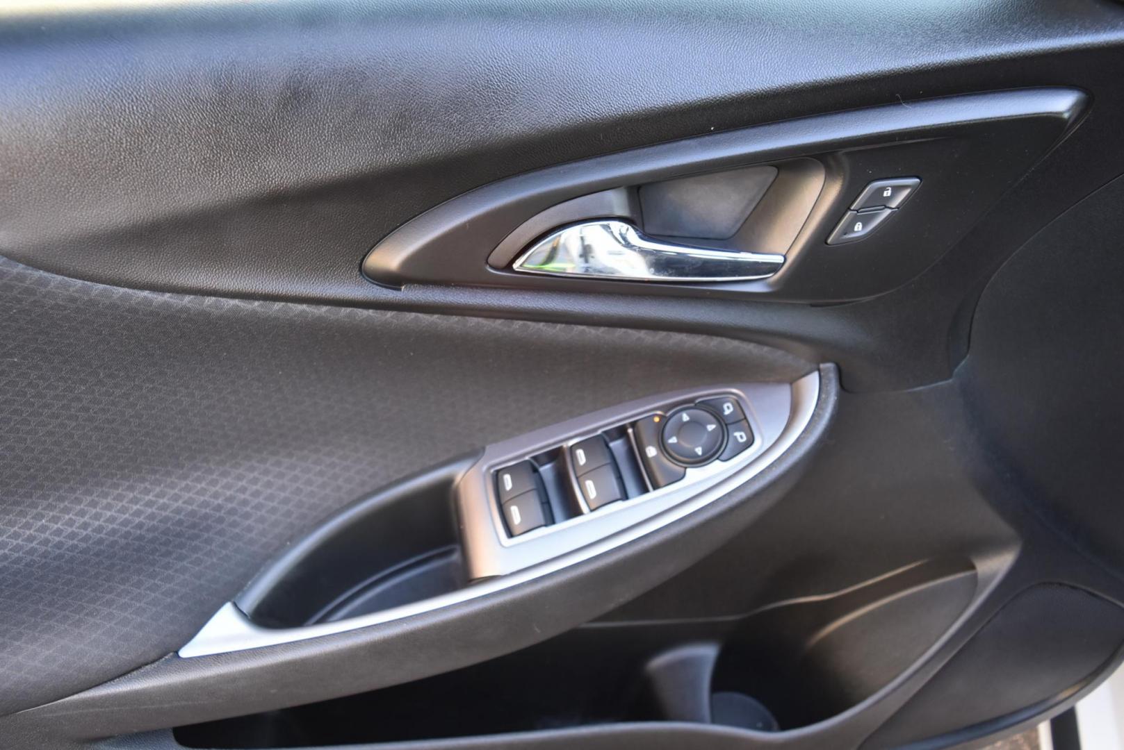 2020 White /Black Chevrolet Malibu 1FL (1G1ZC5ST8LF) with an 1.5L L4 DOHC 16V engine, 6-Speed Automatic transmission, located at 1600 E Hwy 44, Rapid City, SD, 57703, (605) 716-7878, 44.070232, -103.171410 - Photo#13