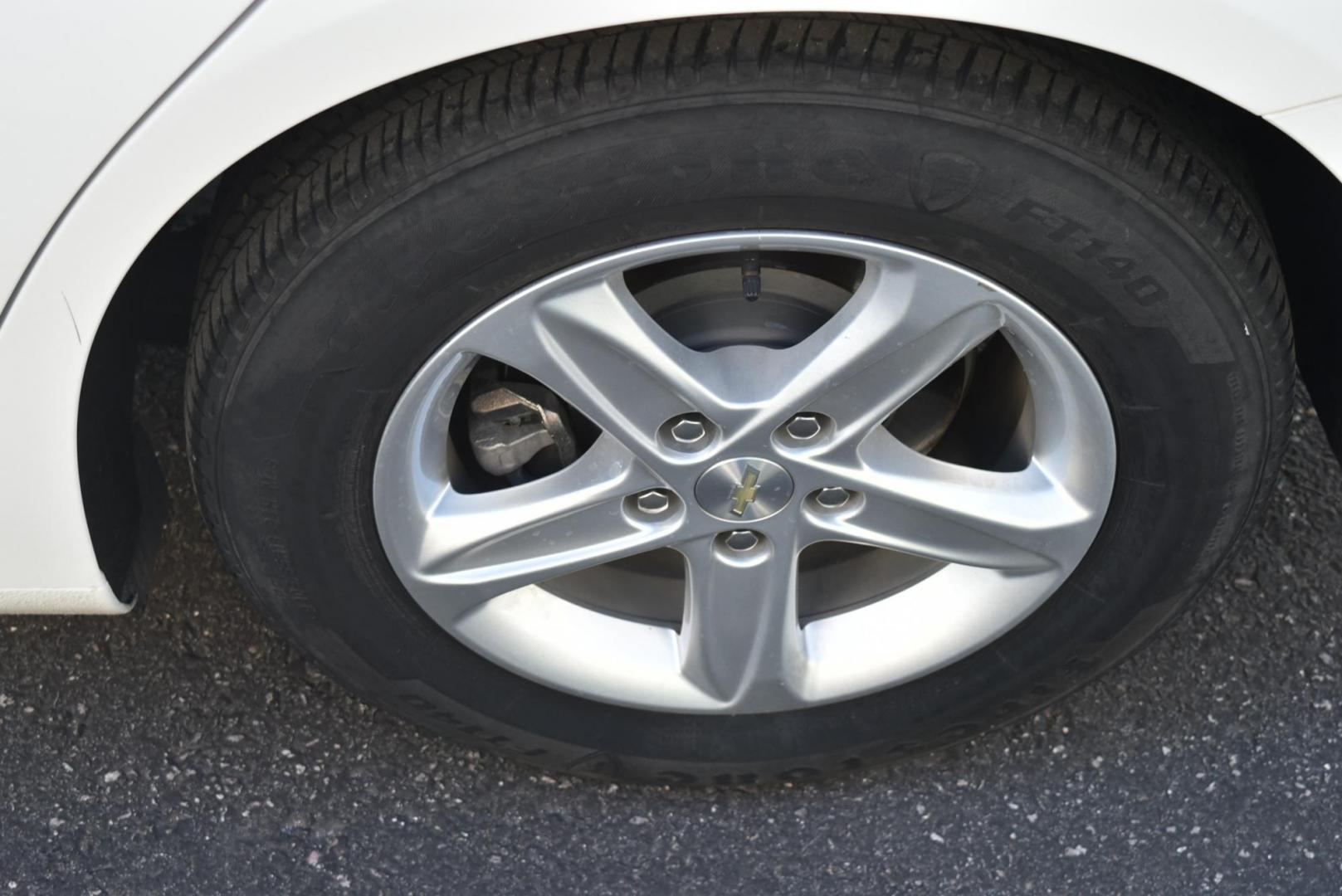 2020 White /Black Chevrolet Malibu 1FL (1G1ZC5ST8LF) with an 1.5L L4 DOHC 16V engine, 6-Speed Automatic transmission, located at 1600 E Hwy 44, Rapid City, SD, 57703, (605) 716-7878, 44.070232, -103.171410 - Photo#26