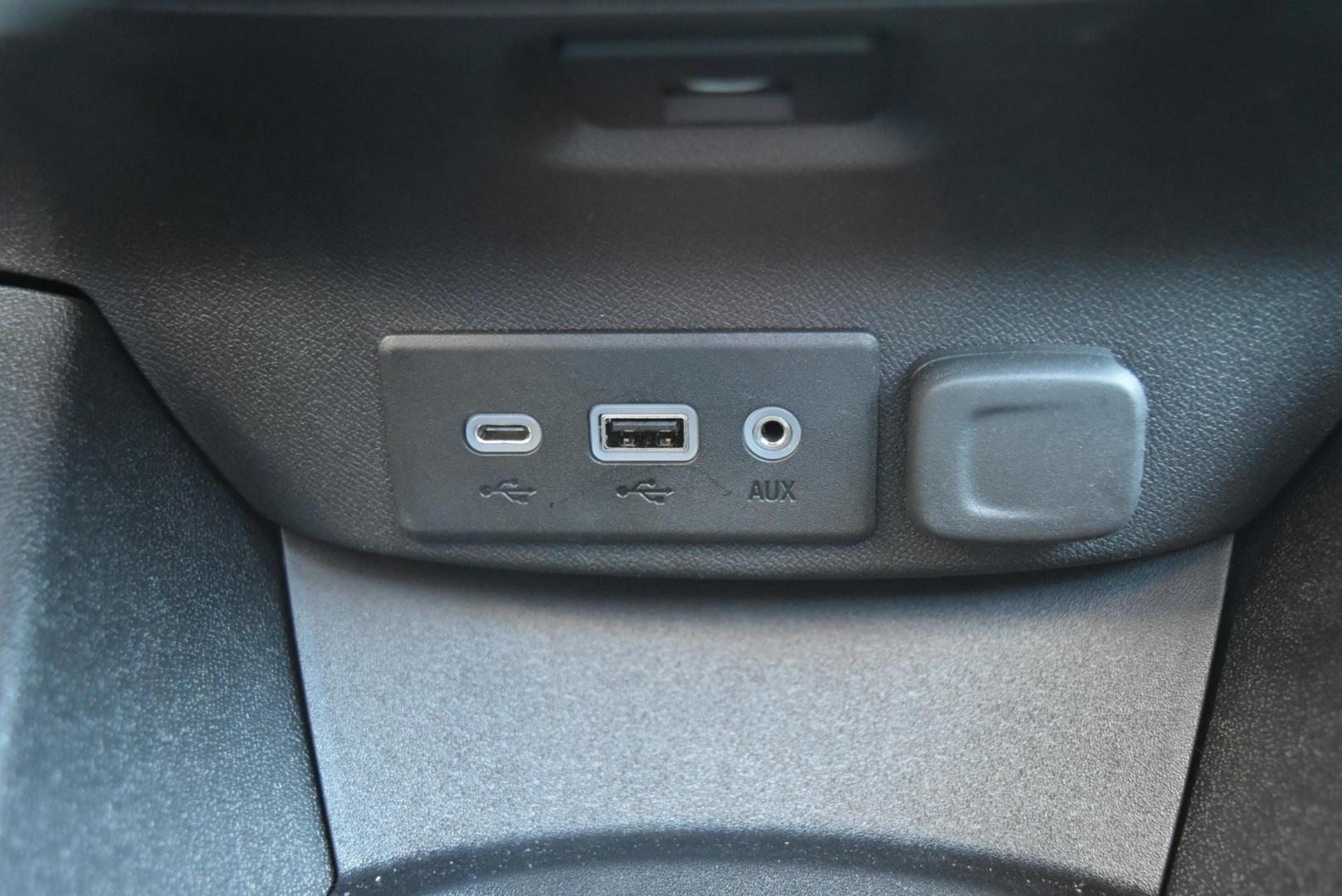 2020 White /Black Chevrolet Malibu 1FL (1G1ZC5ST8LF) with an 1.5L L4 DOHC 16V engine, 6-Speed Automatic transmission, located at 1600 E Hwy 44, Rapid City, SD, 57703, (605) 716-7878, 44.070232, -103.171410 - Photo#23