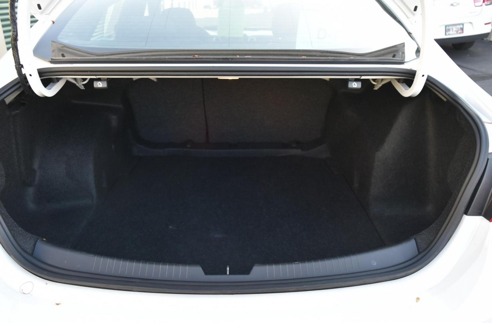 2020 White /Black Chevrolet Malibu 1FL (1G1ZC5ST8LF) with an 1.5L L4 DOHC 16V engine, 6-Speed Automatic transmission, located at 1600 E Hwy 44, Rapid City, SD, 57703, (605) 716-7878, 44.070232, -103.171410 - Photo#24