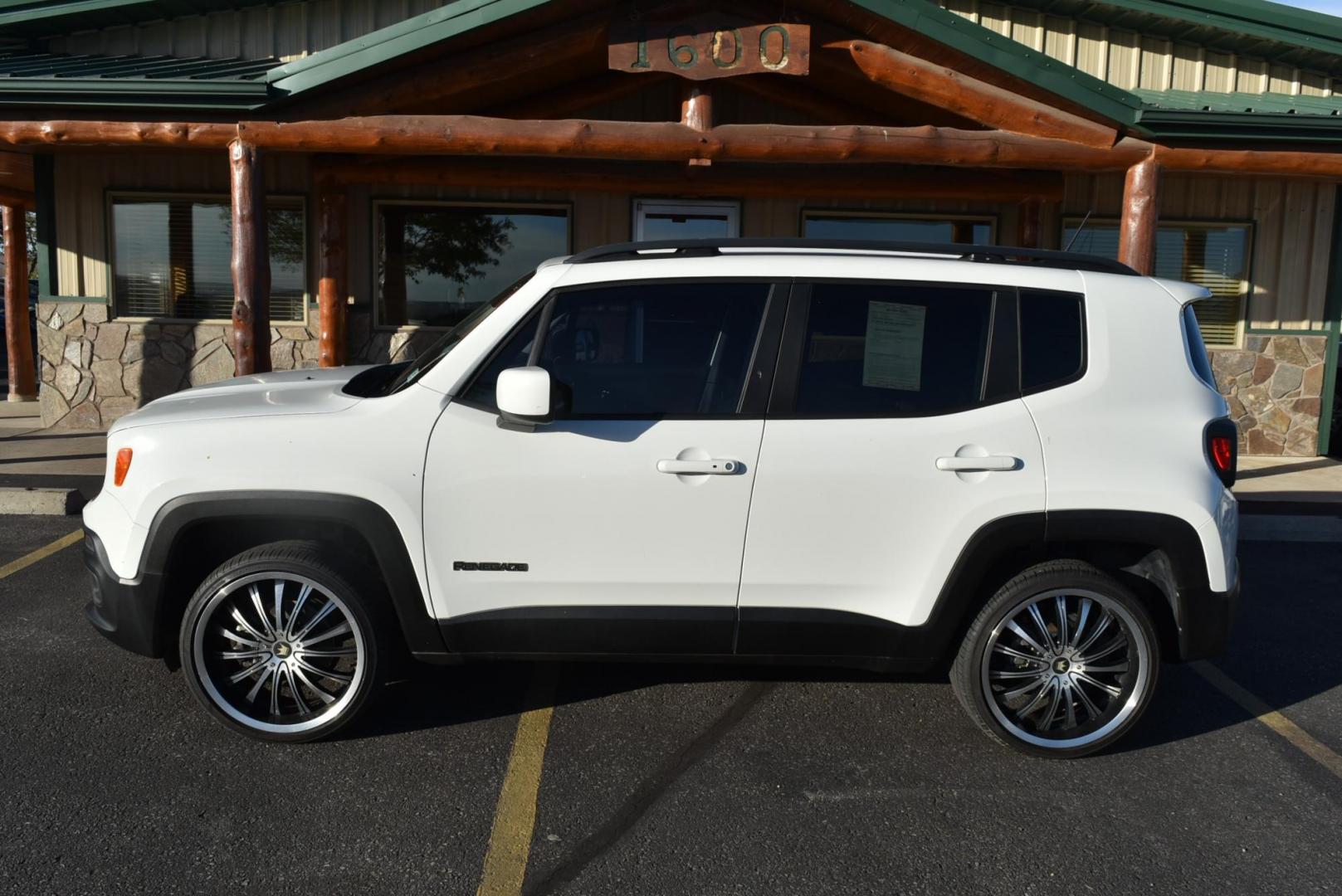 2017 White /Black Jeep Renegade Latitude (ZACCJBBB0HP) with an 2.4L L4 DOHC 16V engine, Automatic transmission, located at 1600 E Hwy 44, Rapid City, SD, 57703, (605) 716-7878, 44.070232, -103.171410 - Photo#4