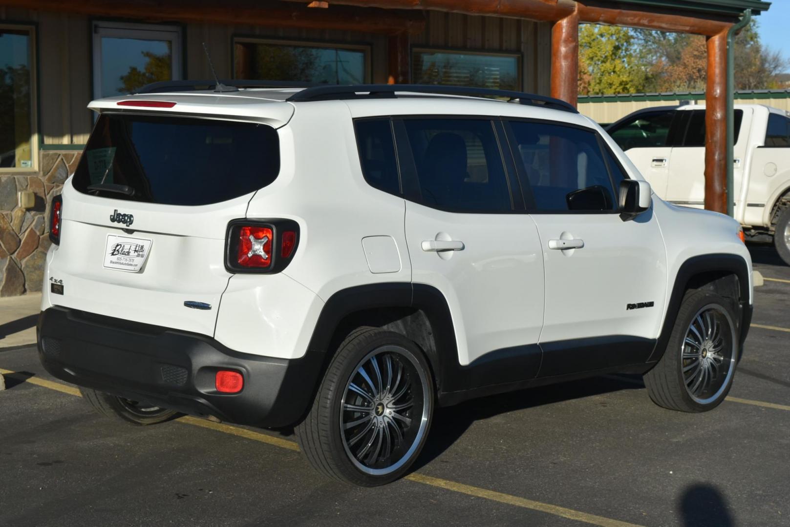 2017 White /Black Jeep Renegade Latitude (ZACCJBBB0HP) with an 2.4L L4 DOHC 16V engine, Automatic transmission, located at 1600 E Hwy 44, Rapid City, SD, 57703, (605) 716-7878, 44.070232, -103.171410 - Photo#8