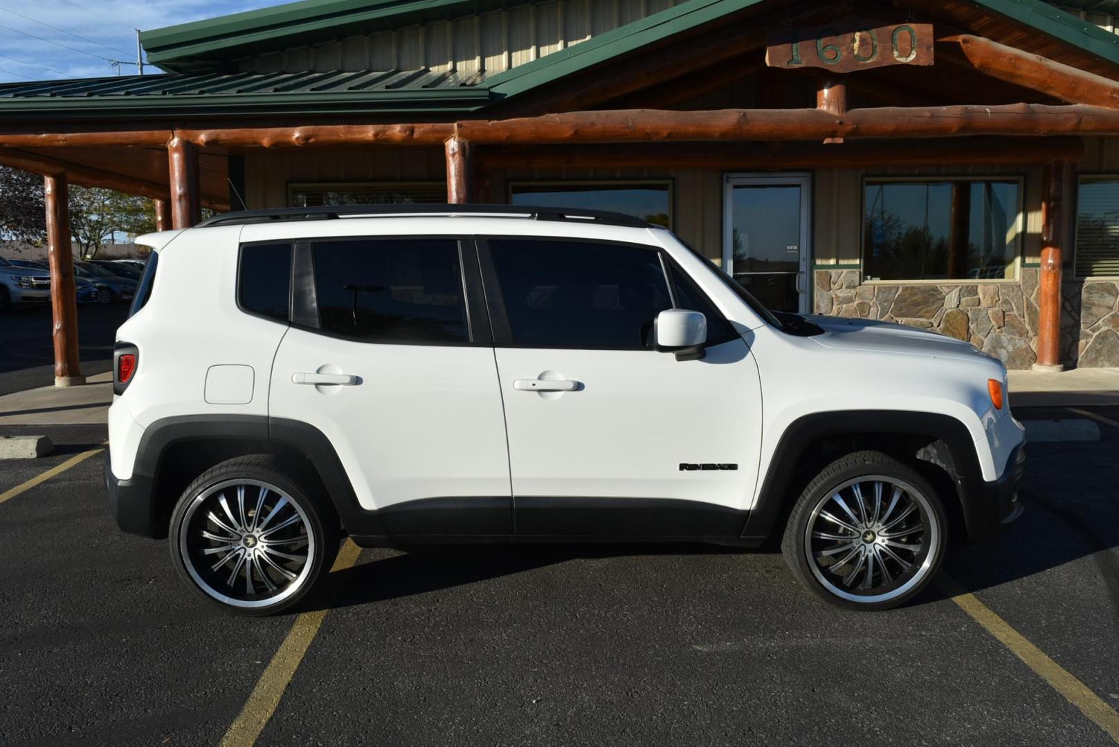 2017 White /Black Jeep Renegade Latitude (ZACCJBBB0HP) with an 2.4L L4 DOHC 16V engine, Automatic transmission, located at 1600 E Hwy 44, Rapid City, SD, 57703, (605) 716-7878, 44.070232, -103.171410 - Photo#5