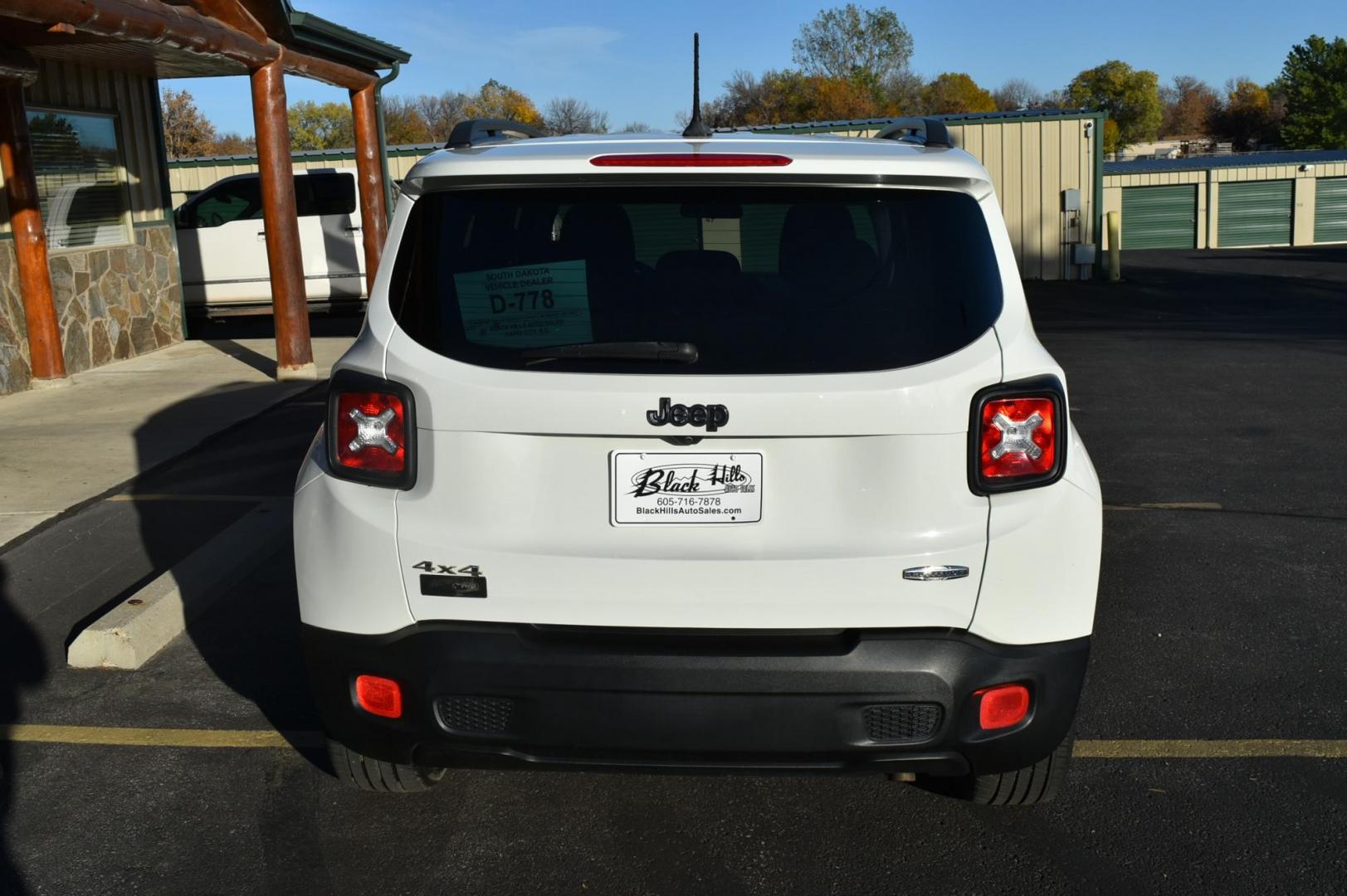 2017 White /Black Jeep Renegade Latitude (ZACCJBBB0HP) with an 2.4L L4 DOHC 16V engine, Automatic transmission, located at 1600 E Hwy 44, Rapid City, SD, 57703, (605) 716-7878, 44.070232, -103.171410 - Photo#7