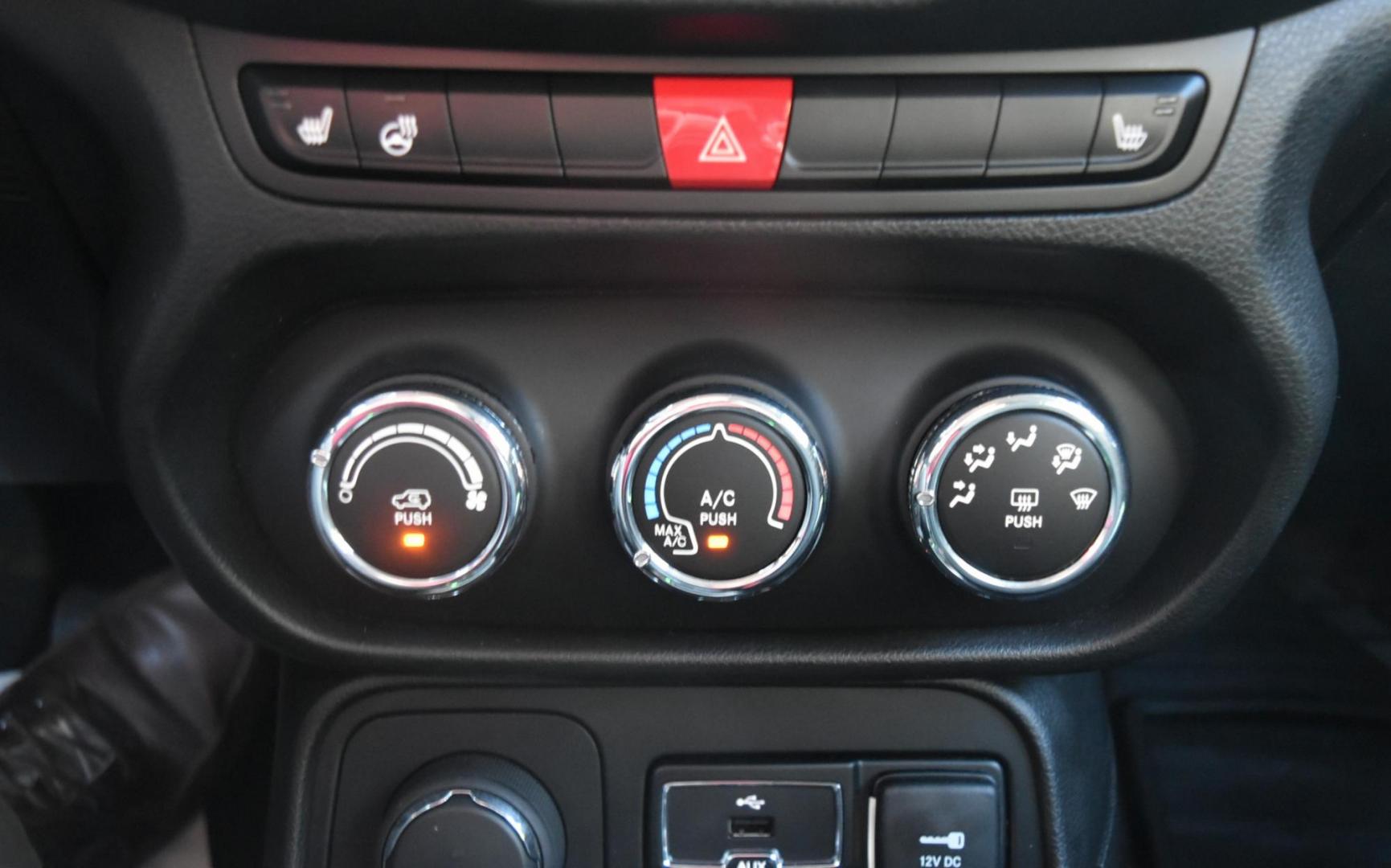 2017 White /Black Jeep Renegade Latitude (ZACCJBBB0HP) with an 2.4L L4 DOHC 16V engine, Automatic transmission, located at 1600 E Hwy 44, Rapid City, SD, 57703, (605) 716-7878, 44.070232, -103.171410 - Photo#20