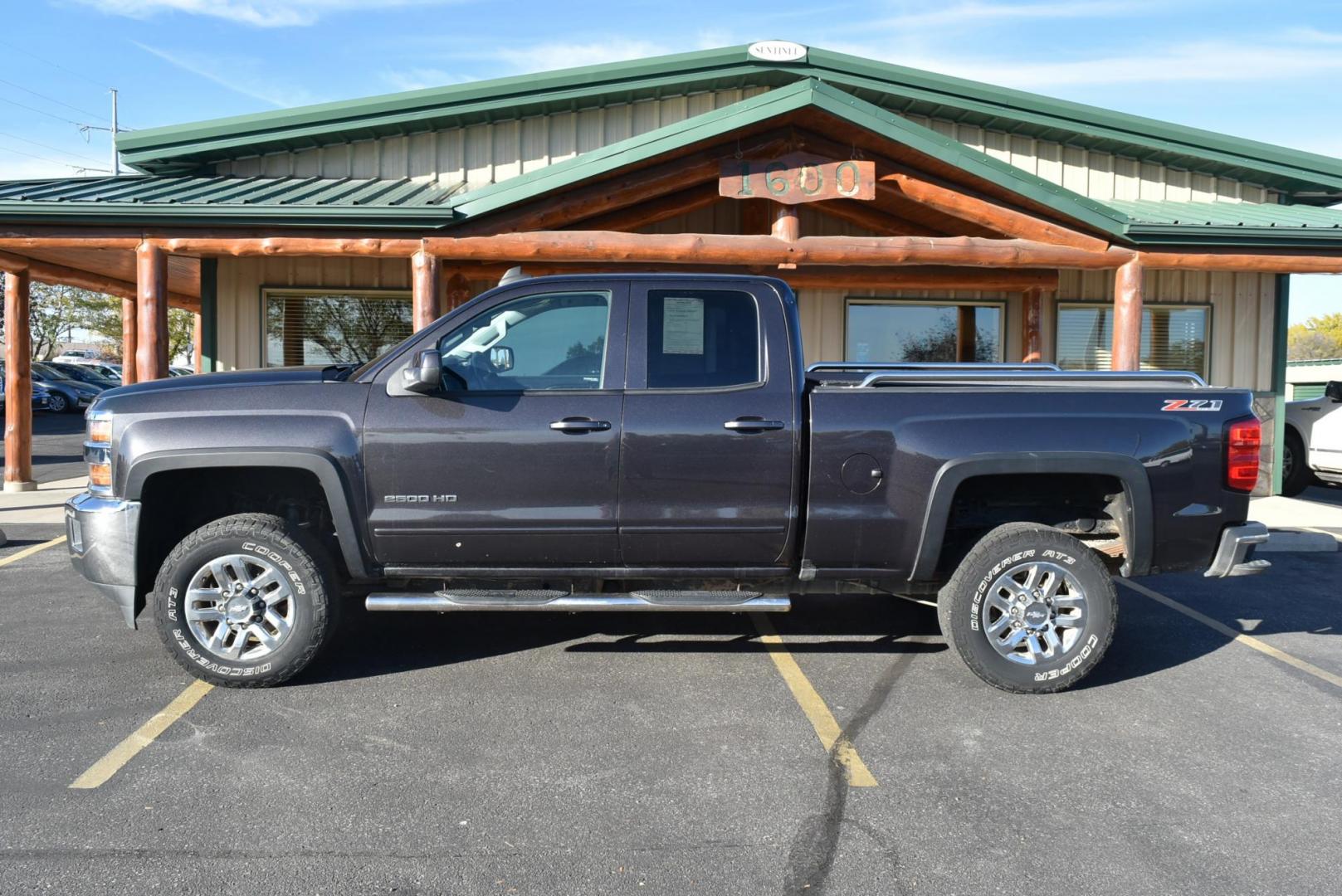 2016 Gray /gray Chevrolet Silverado 2500HD LT (1GC2KVEG5GZ) with an 6.0L Vortec V8 Variable Valve Timing SFI engine, 6-Speed Automatic, Heavy-Duty, Electronically Controlled transmission, located at 1600 E Hwy 44, Rapid City, SD, 57703, (605) 716-7878, 44.070232, -103.171410 - Photo#4