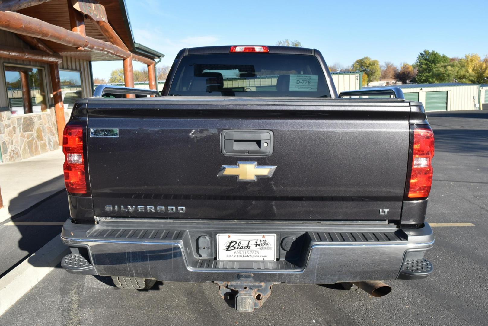2016 Gray /gray Chevrolet Silverado 2500HD LT (1GC2KVEG5GZ) with an 6.0L Vortec V8 Variable Valve Timing SFI engine, 6-Speed Automatic, Heavy-Duty, Electronically Controlled transmission, located at 1600 E Hwy 44, Rapid City, SD, 57703, (605) 716-7878, 44.070232, -103.171410 - Photo#6
