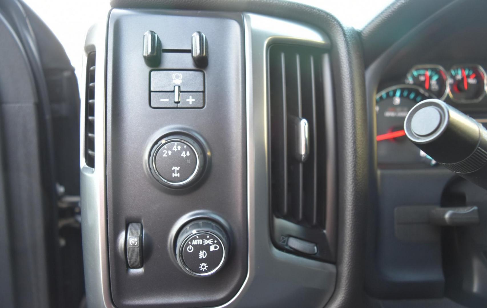 2016 Gray /gray Chevrolet Silverado 2500HD LT (1GC2KVEG5GZ) with an 6.0L Vortec V8 Variable Valve Timing SFI engine, 6-Speed Automatic, Heavy-Duty, Electronically Controlled transmission, located at 1600 E Hwy 44, Rapid City, SD, 57703, (605) 716-7878, 44.070232, -103.171410 - Photo#13