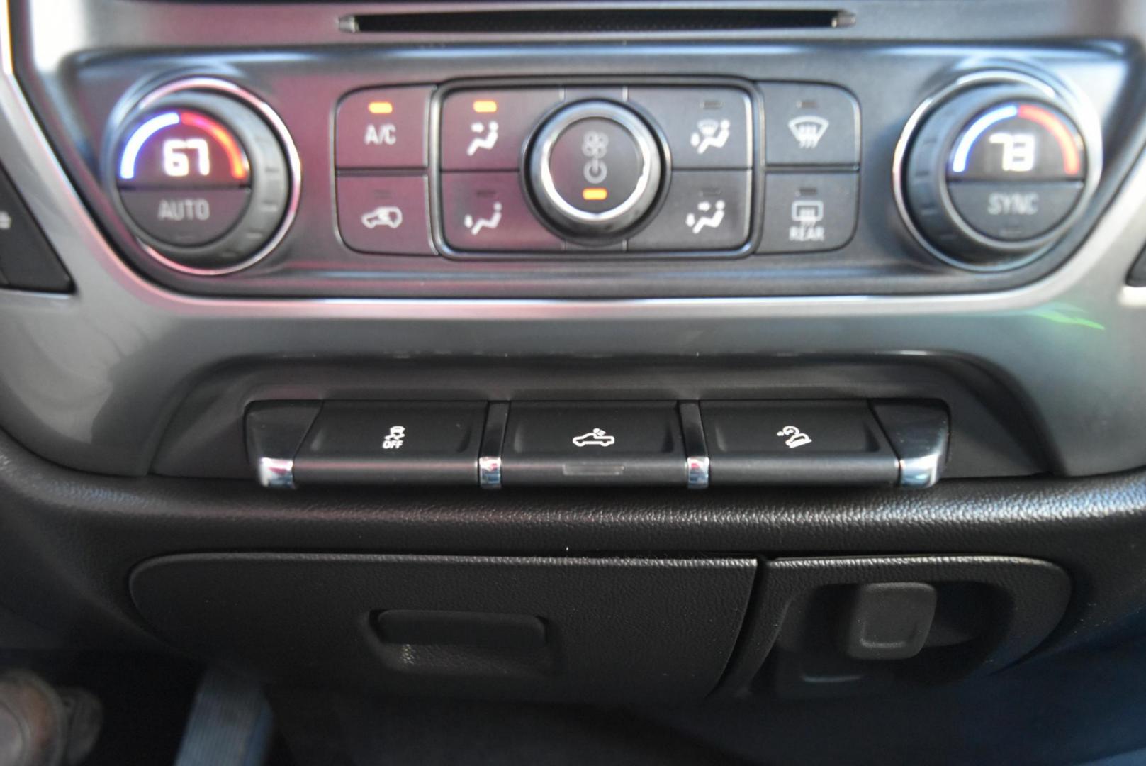 2016 Gray /gray Chevrolet Silverado 2500HD LT (1GC2KVEG5GZ) with an 6.0L Vortec V8 Variable Valve Timing SFI engine, 6-Speed Automatic, Heavy-Duty, Electronically Controlled transmission, located at 1600 E Hwy 44, Rapid City, SD, 57703, (605) 716-7878, 44.070232, -103.171410 - Photo#20